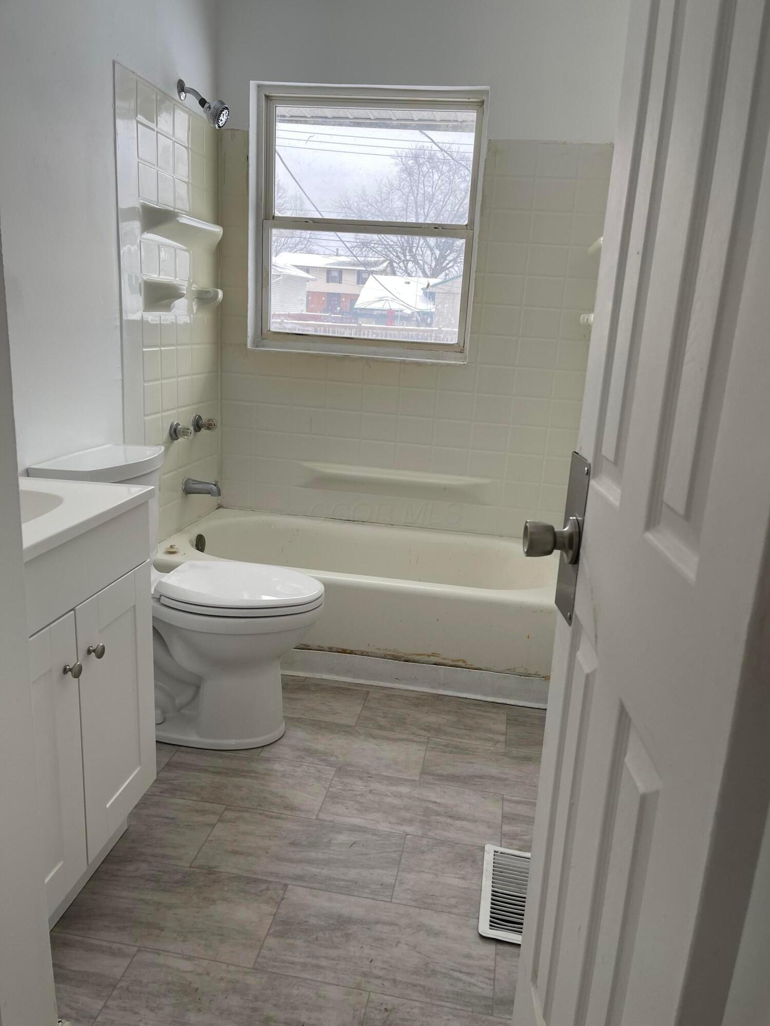 3214 Kenray Drive Property Photo 2
