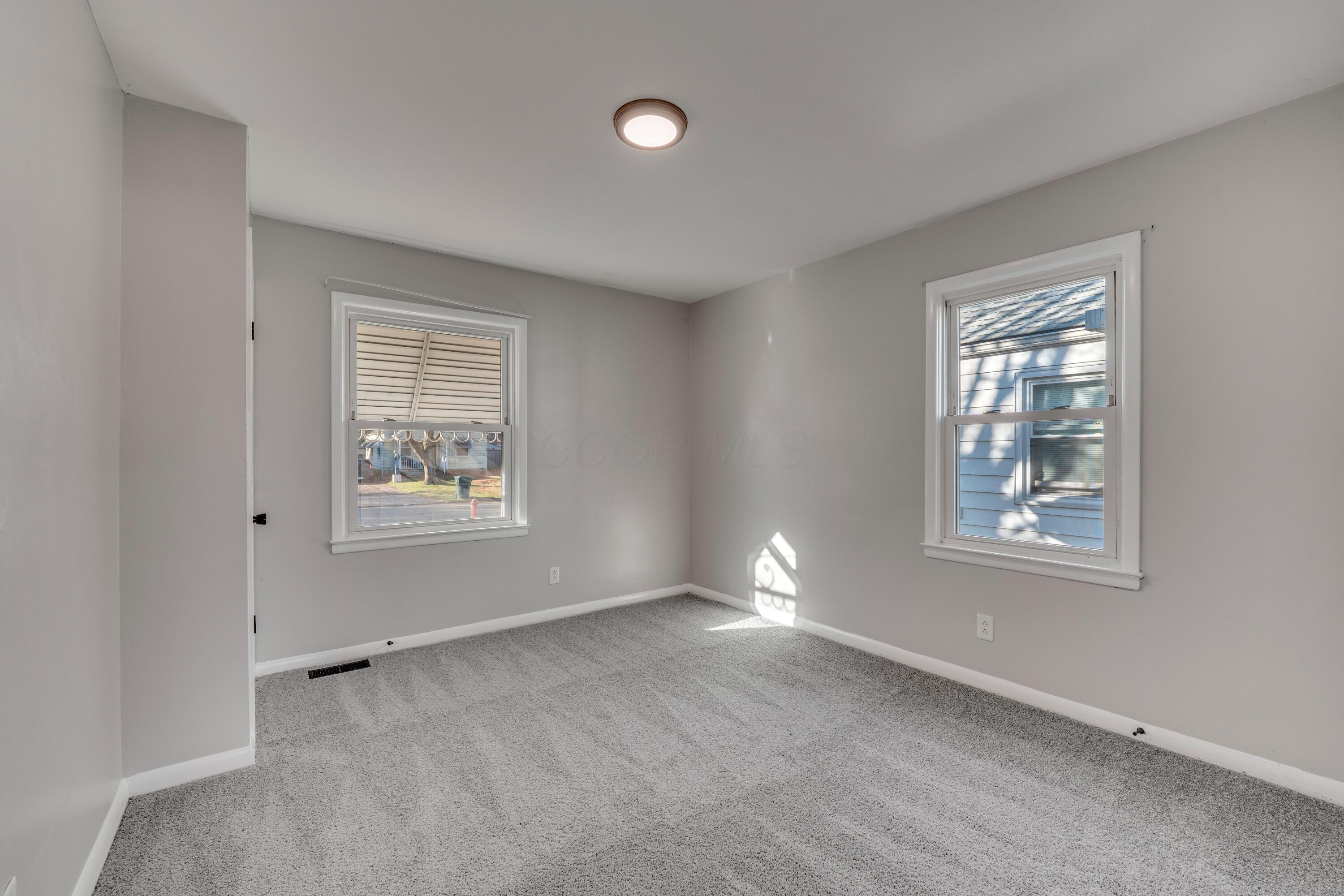 864 S Weyant Avenue Property Photo 12