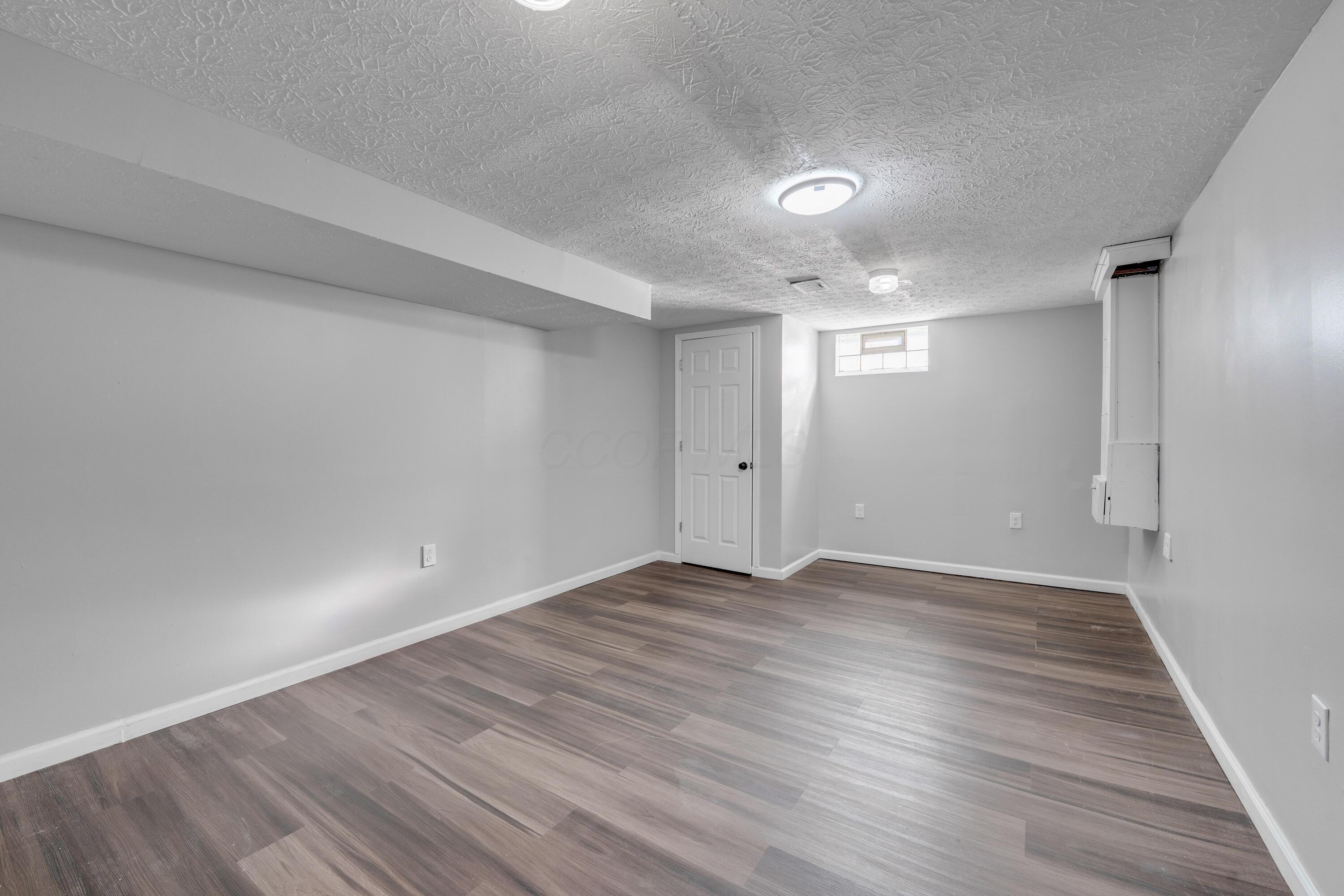 864 S Weyant Avenue Property Photo 17