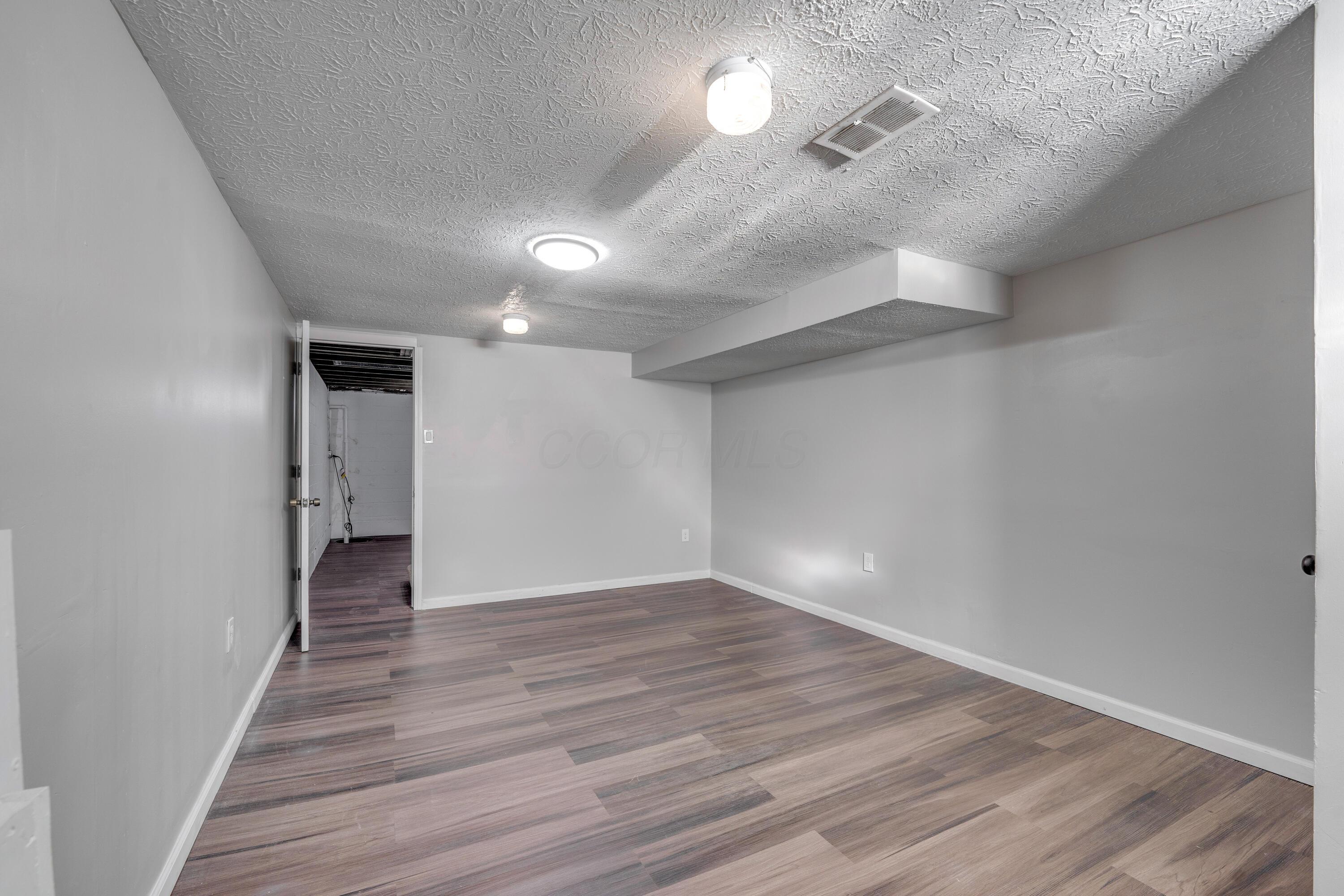 864 S Weyant Avenue Property Photo 18