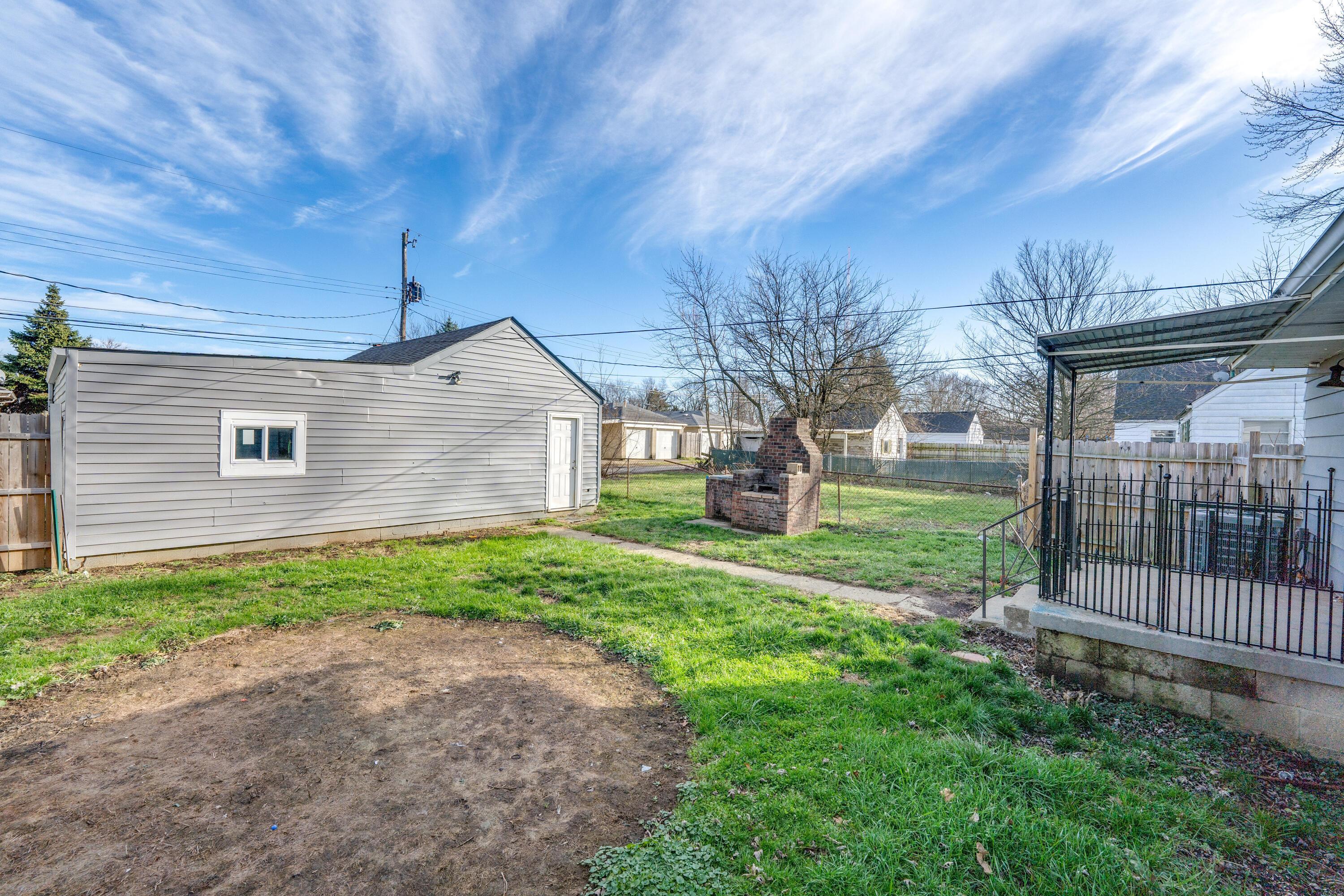864 S Weyant Avenue Property Photo 22