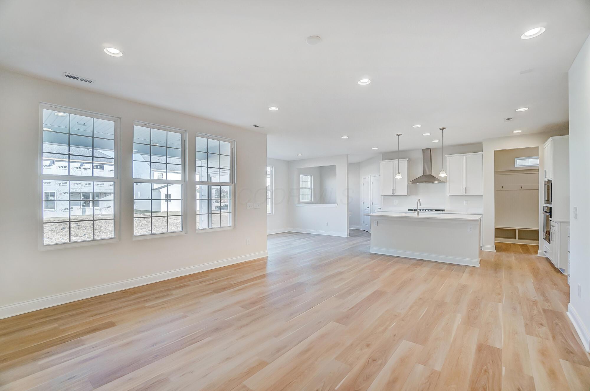 8706 Apricot Way Property Photo 3