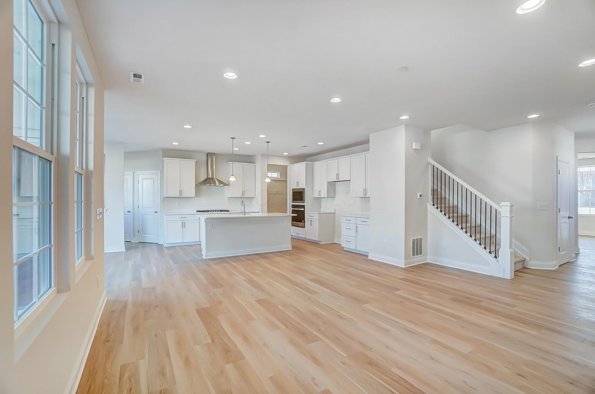 8706 Apricot Way Property Photo 4