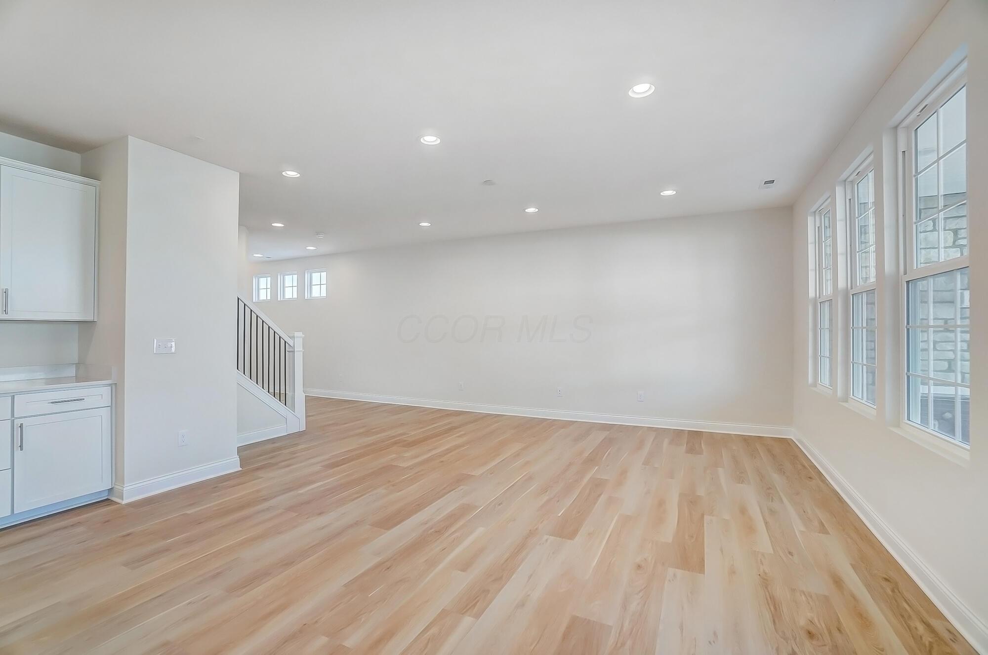 8706 Apricot Way Property Photo 5