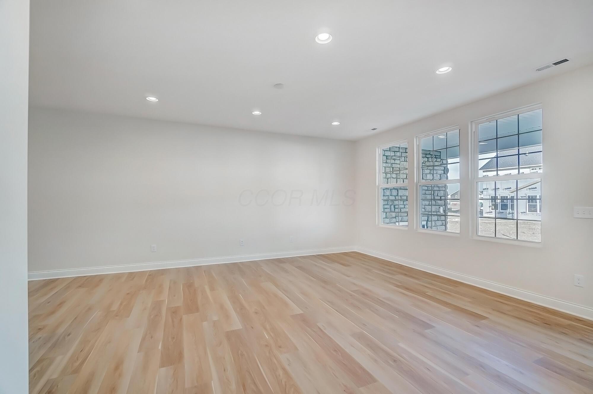 8706 Apricot Way Property Photo 6