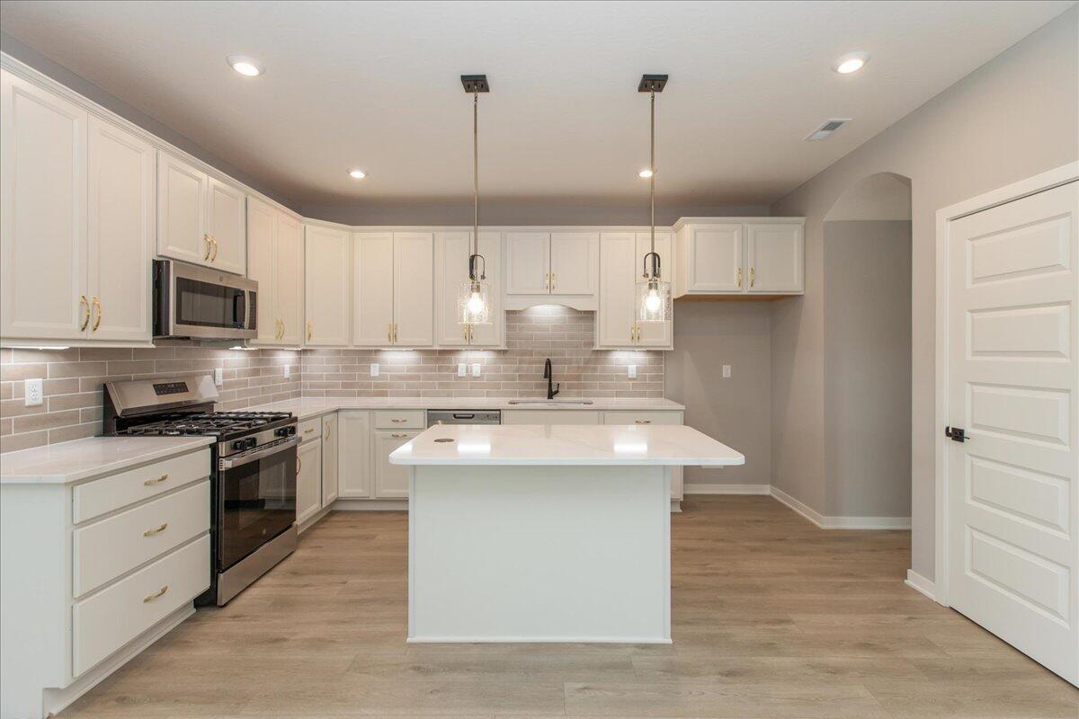 1663 Skyview Drive Property Photo 4