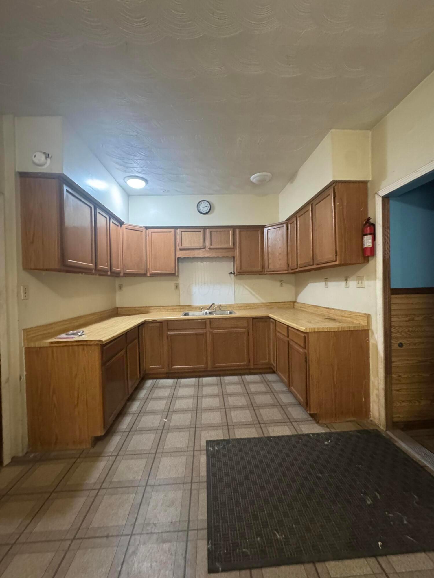 377 E 4th Street Property Photo 4
