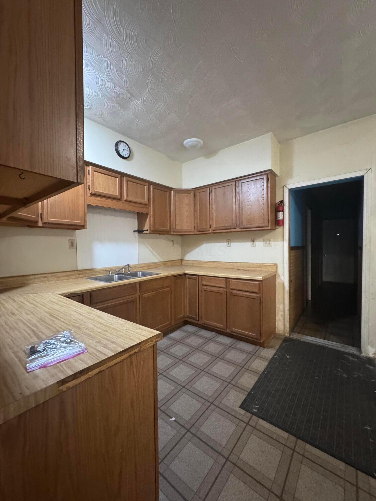 377 E 4th Street Property Photo 5