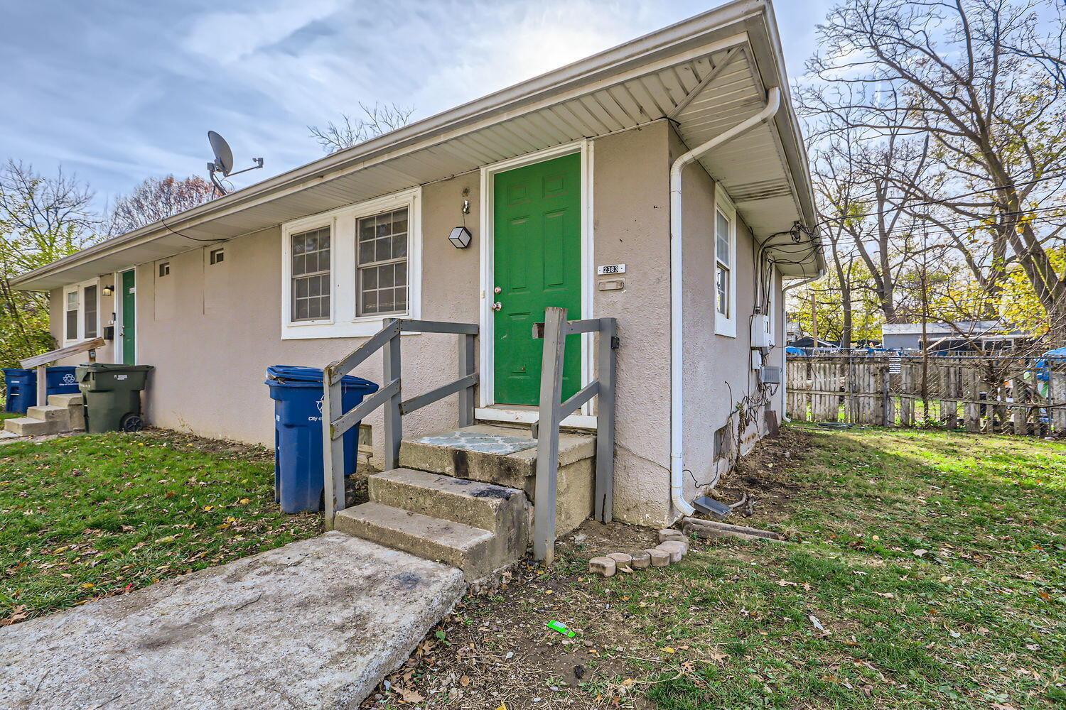 2383 Hiawatha Park Drive, 2385 Property Photo 2