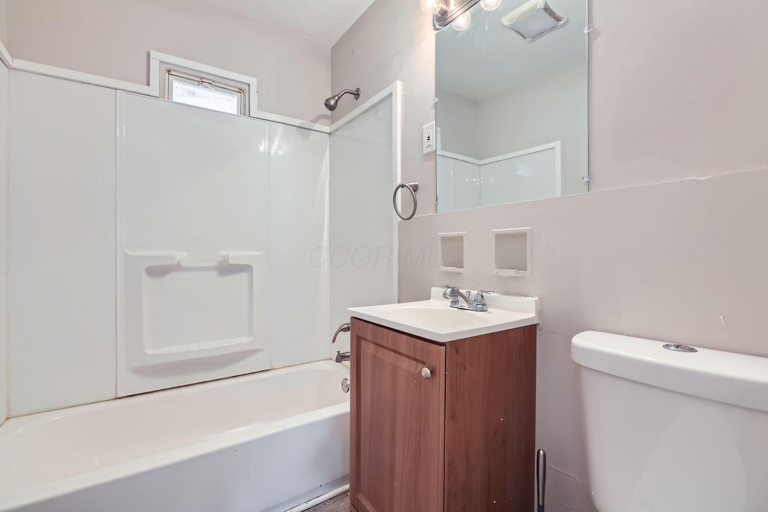 2383 Hiawatha Park Drive, 2385 Property Photo 10