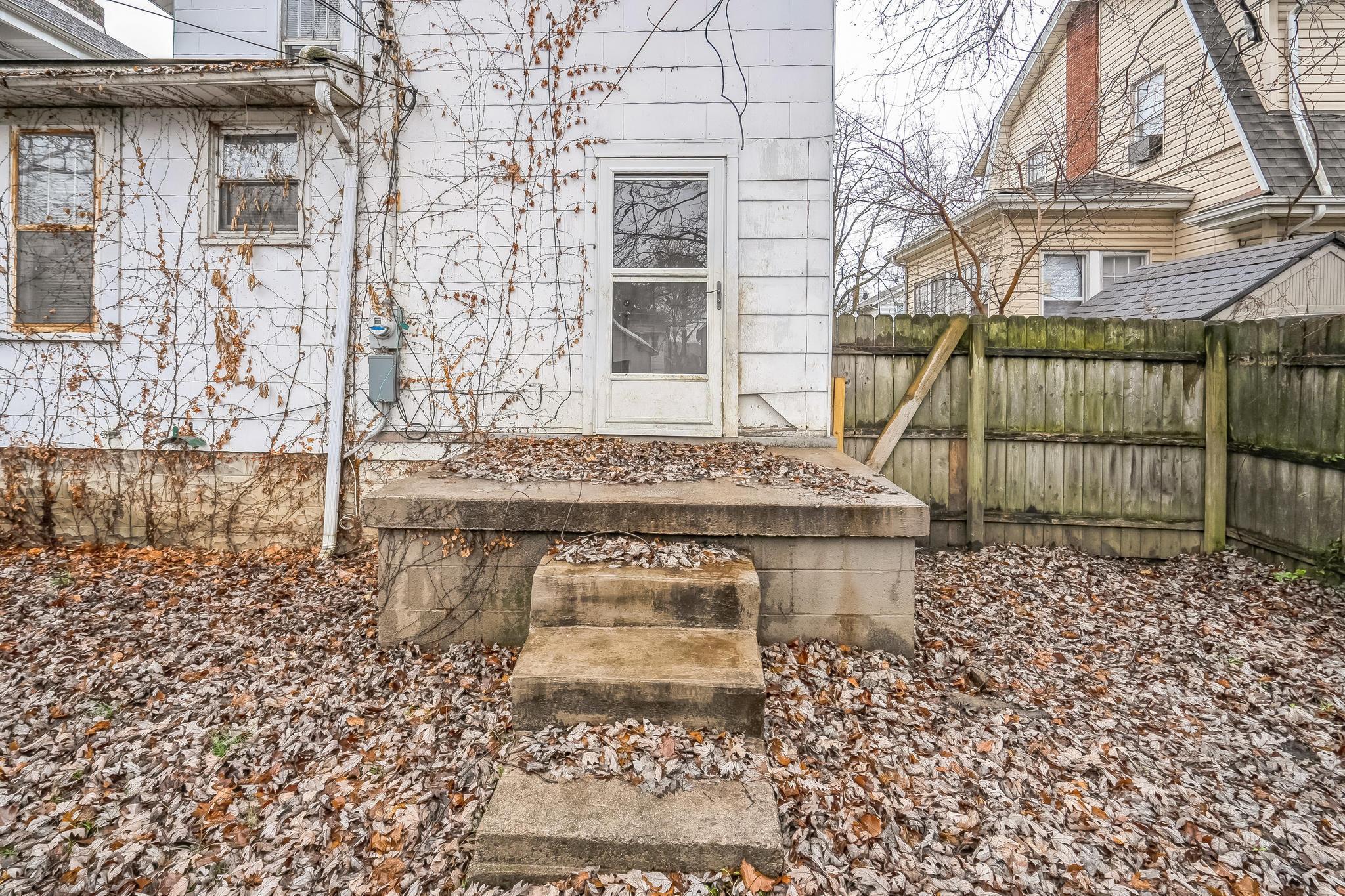 48 N Roys Avenue Property Photo 3