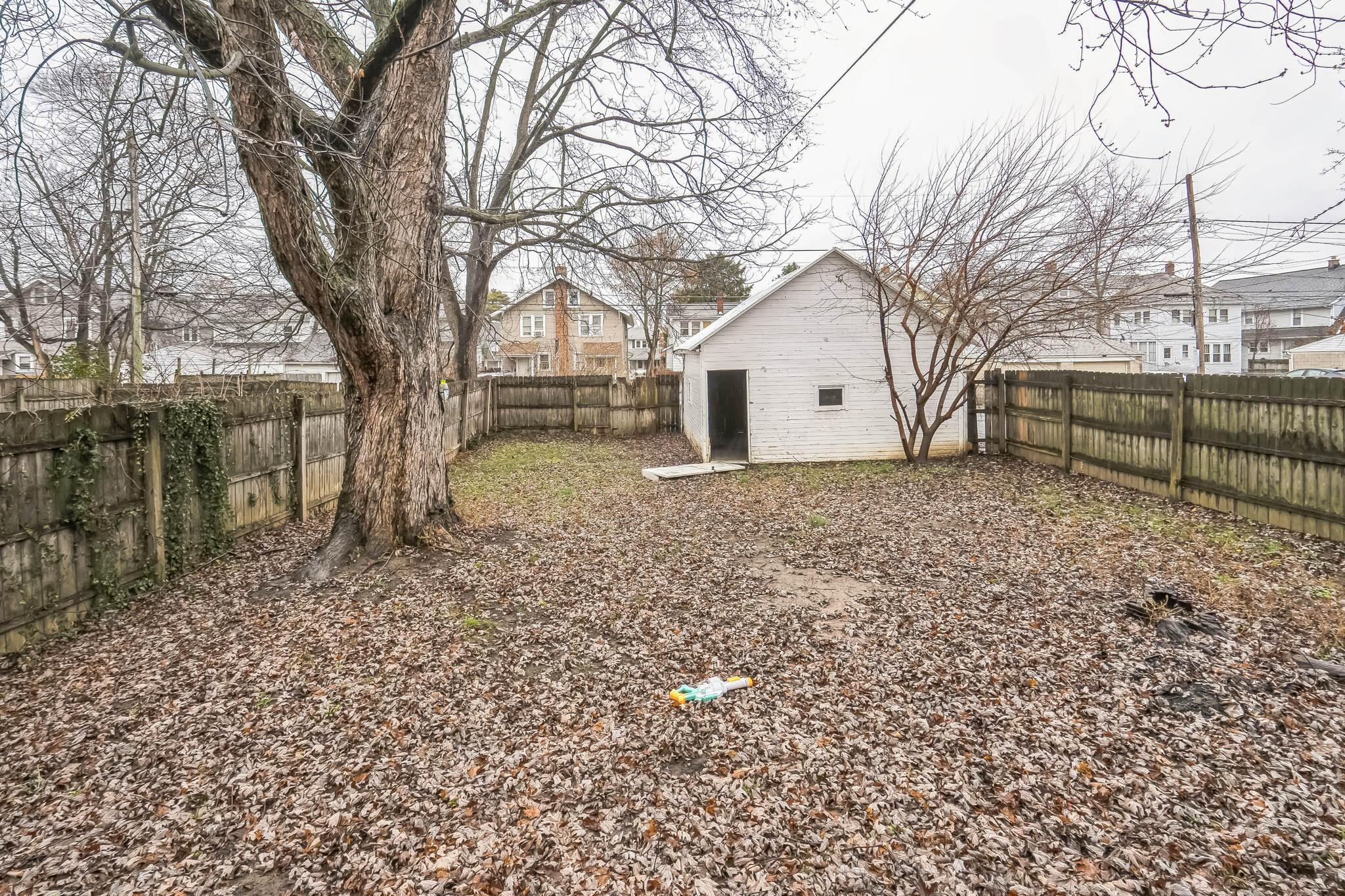 48 N Roys Avenue Property Photo 5