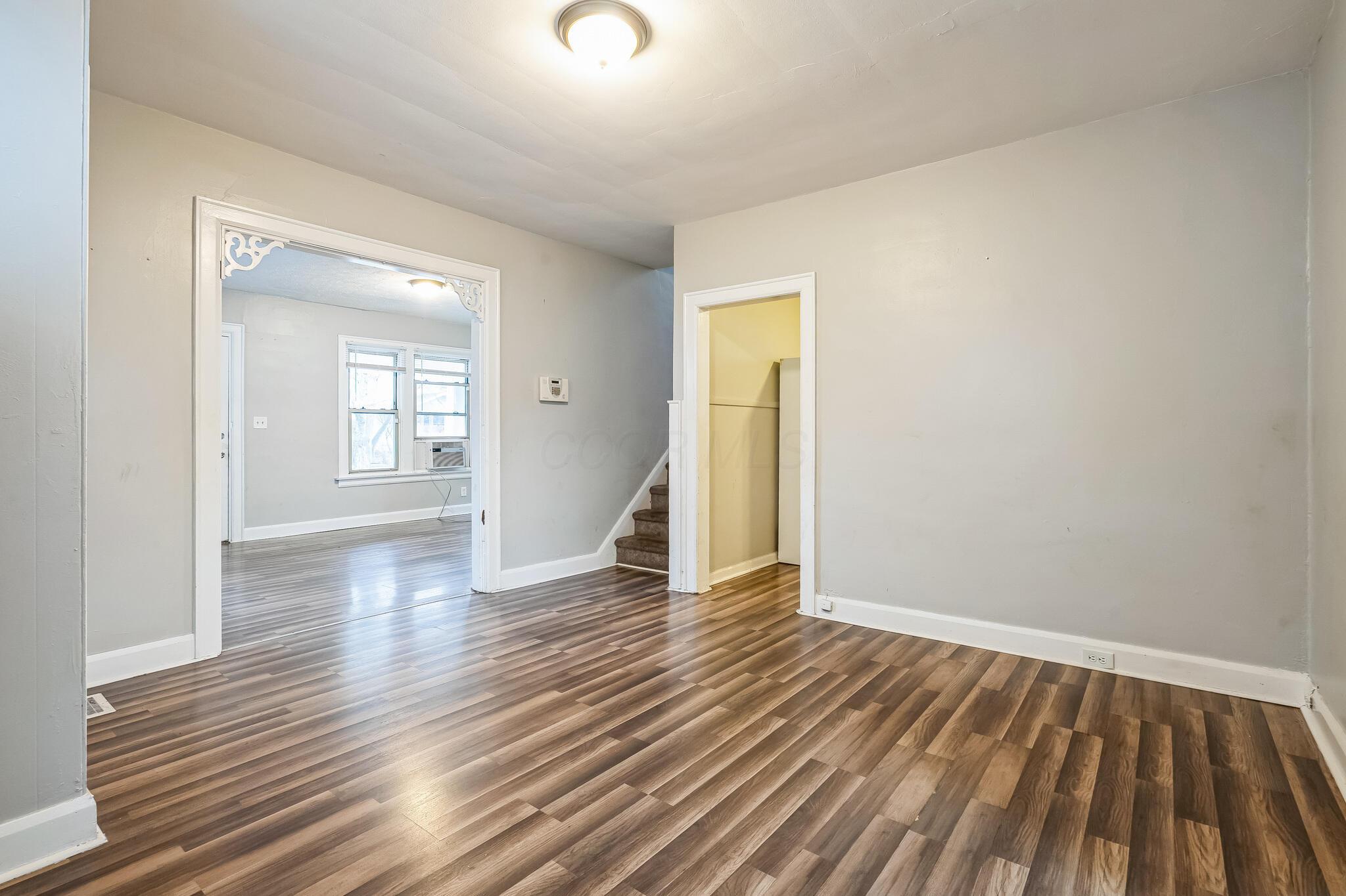 48 N Roys Avenue Property Photo 7