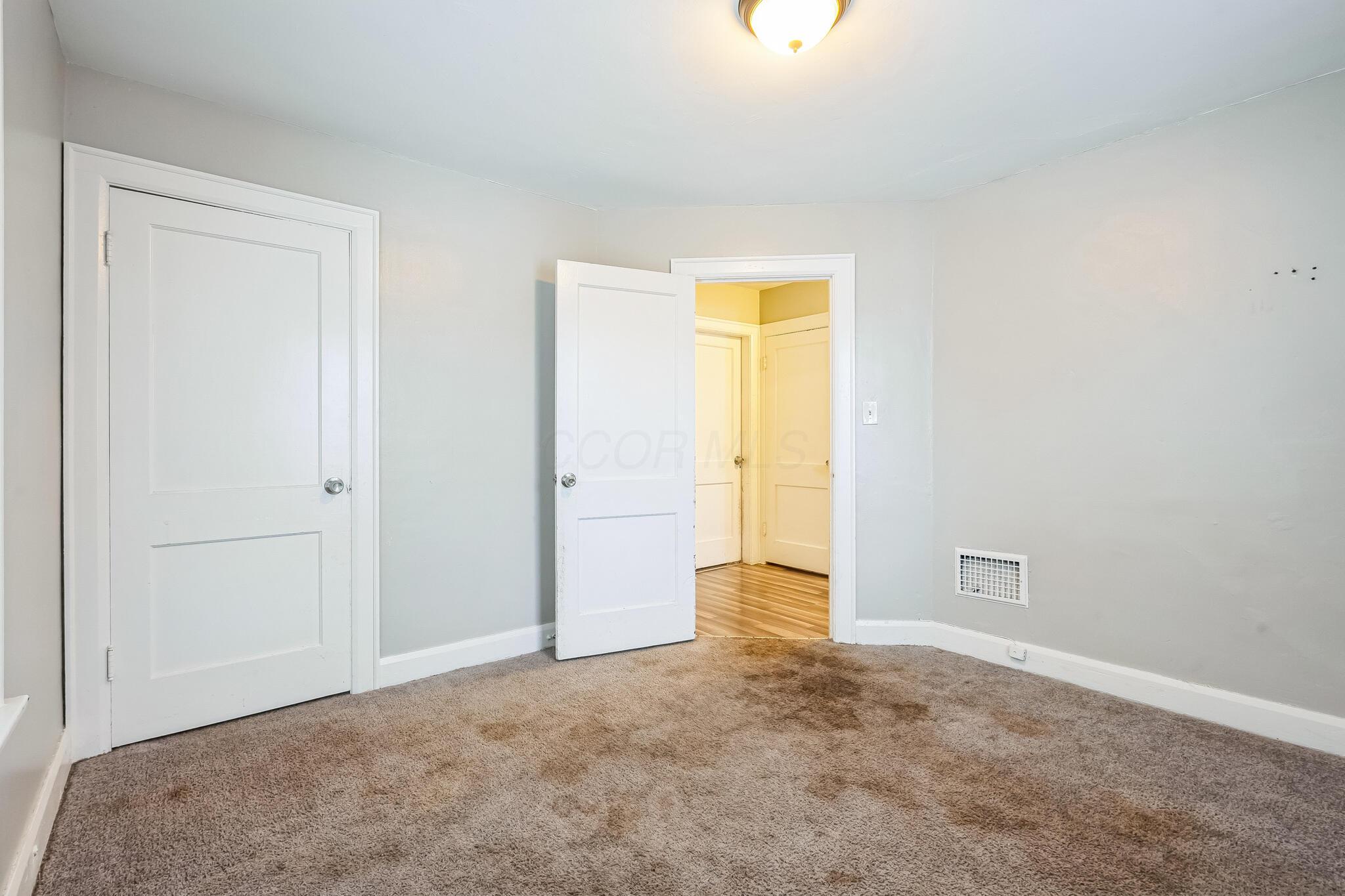 48 N Roys Avenue Property Photo 8