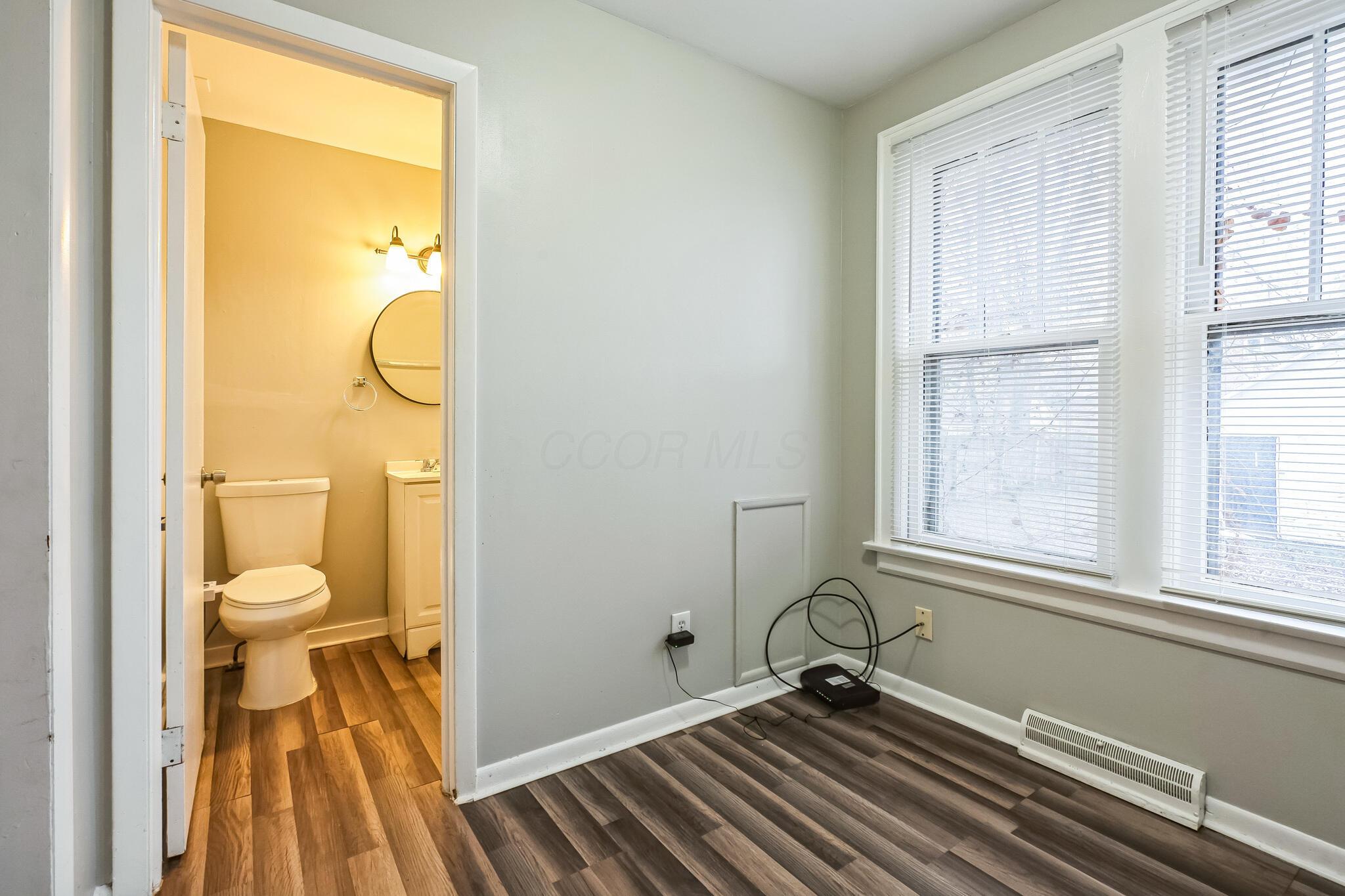 48 N Roys Avenue Property Photo 13