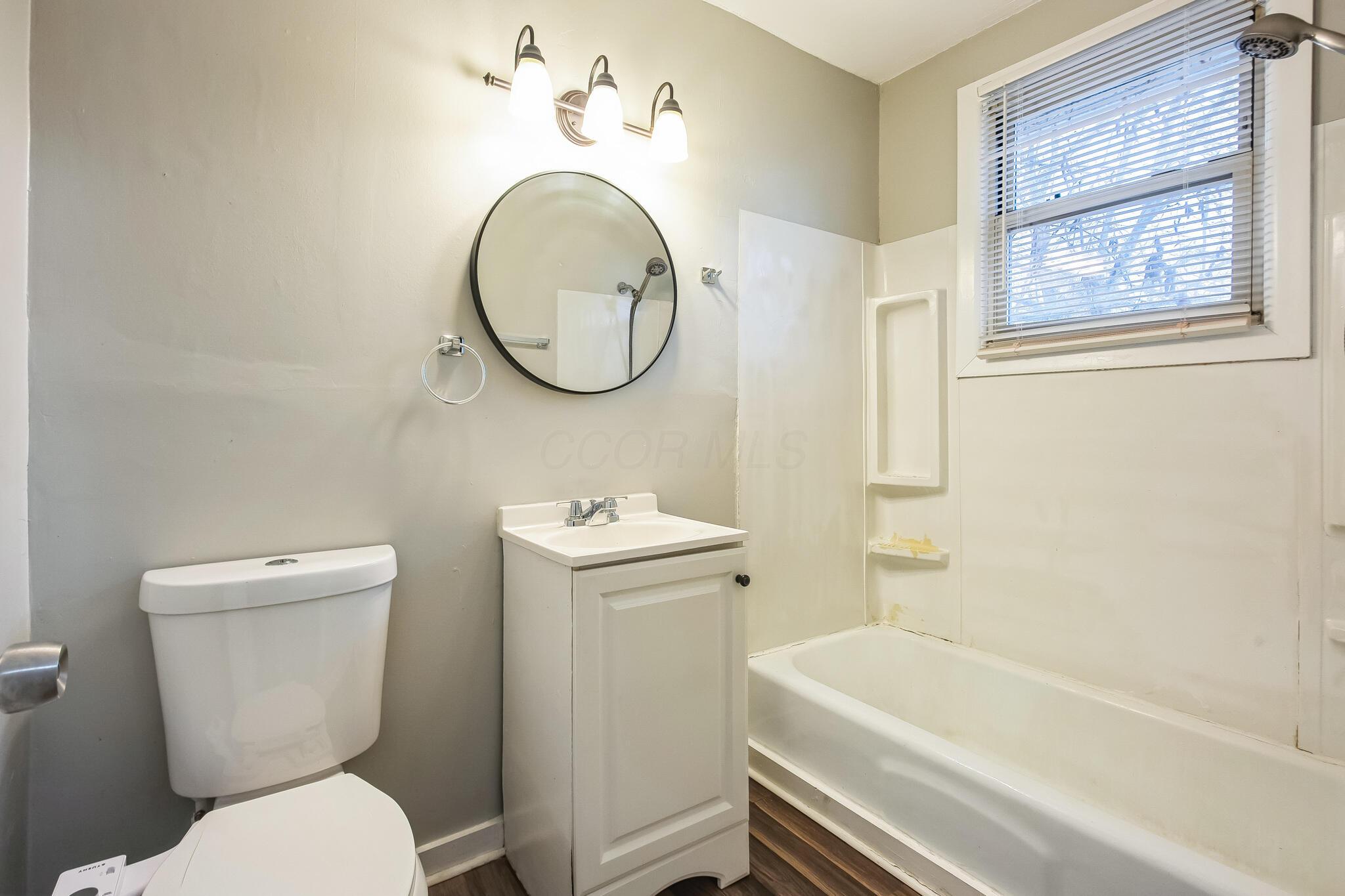 48 N Roys Avenue Property Photo 14