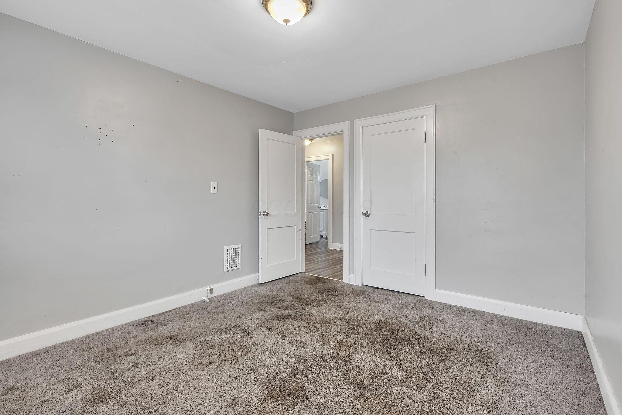 48 N Roys Avenue Property Photo 16