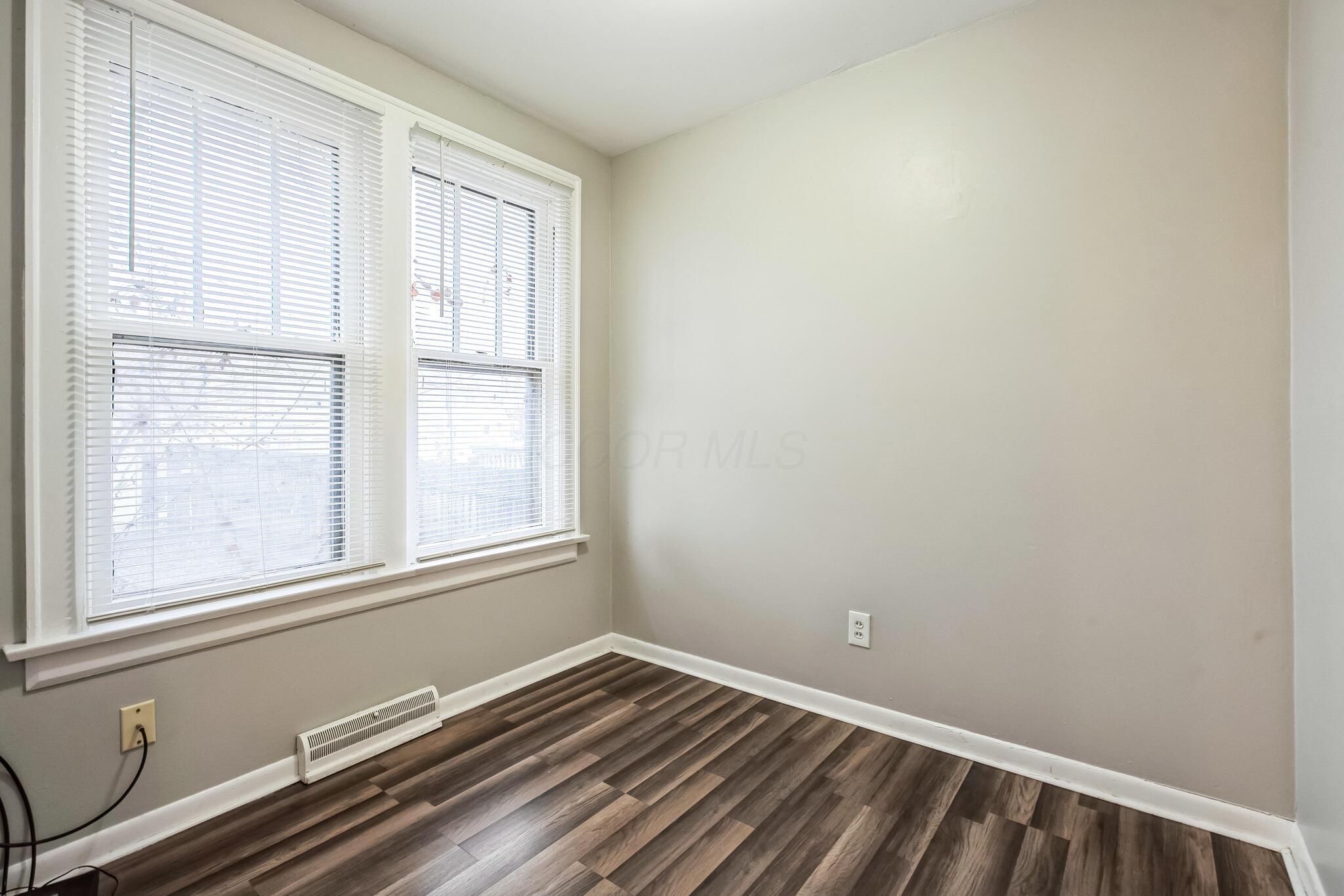 48 N Roys Avenue Property Photo 21