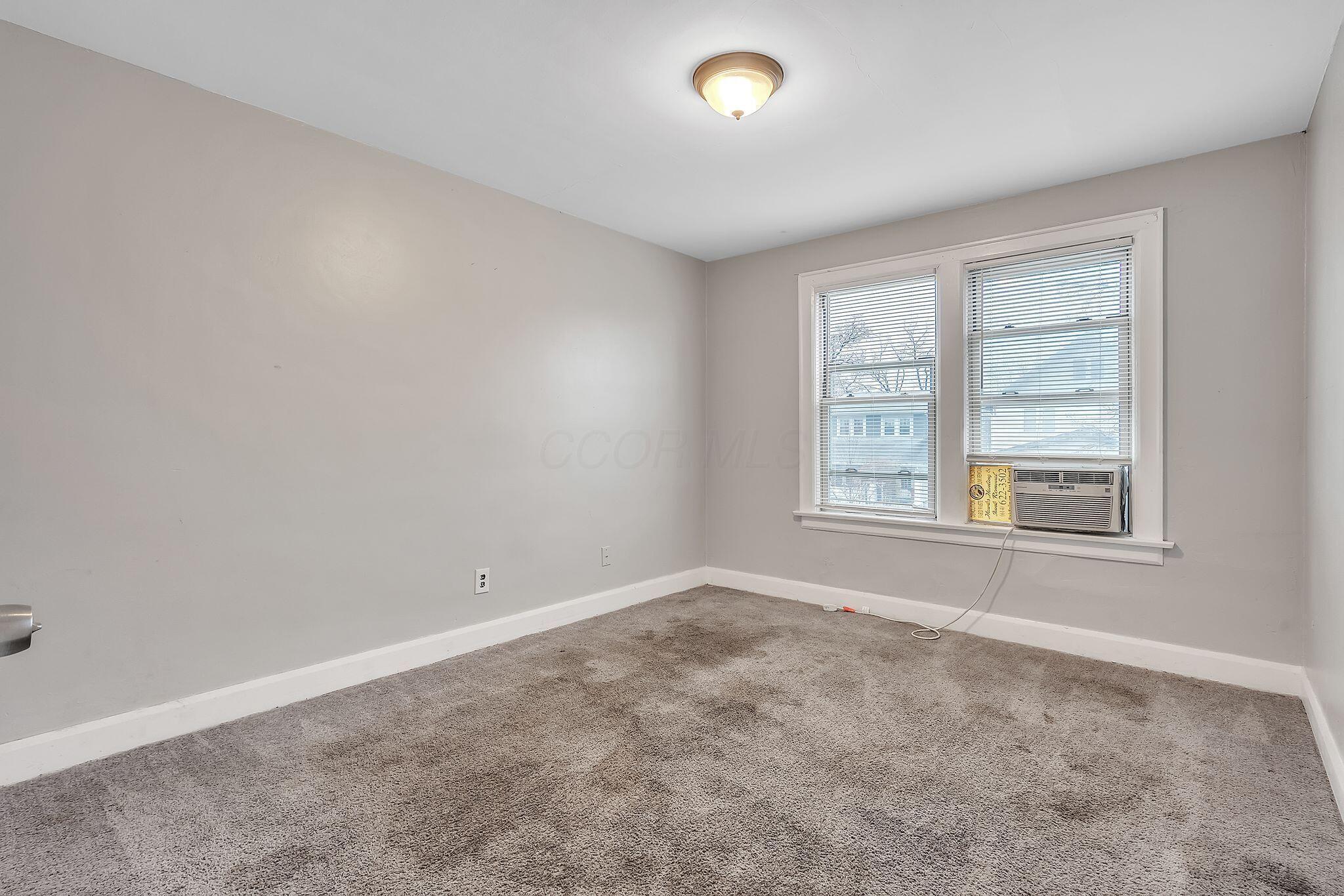 48 N Roys Avenue Property Photo 22