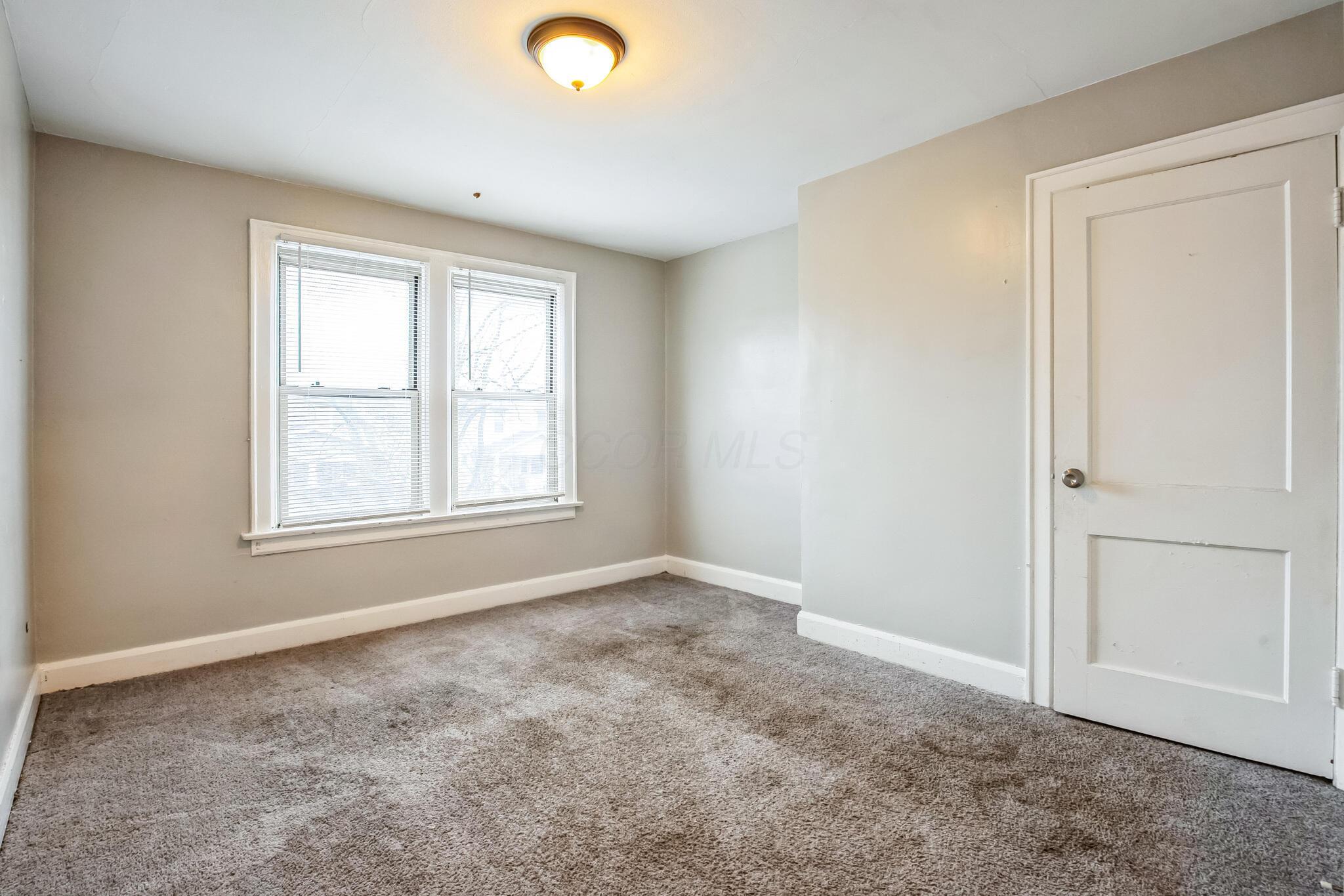 48 N Roys Avenue Property Photo 23