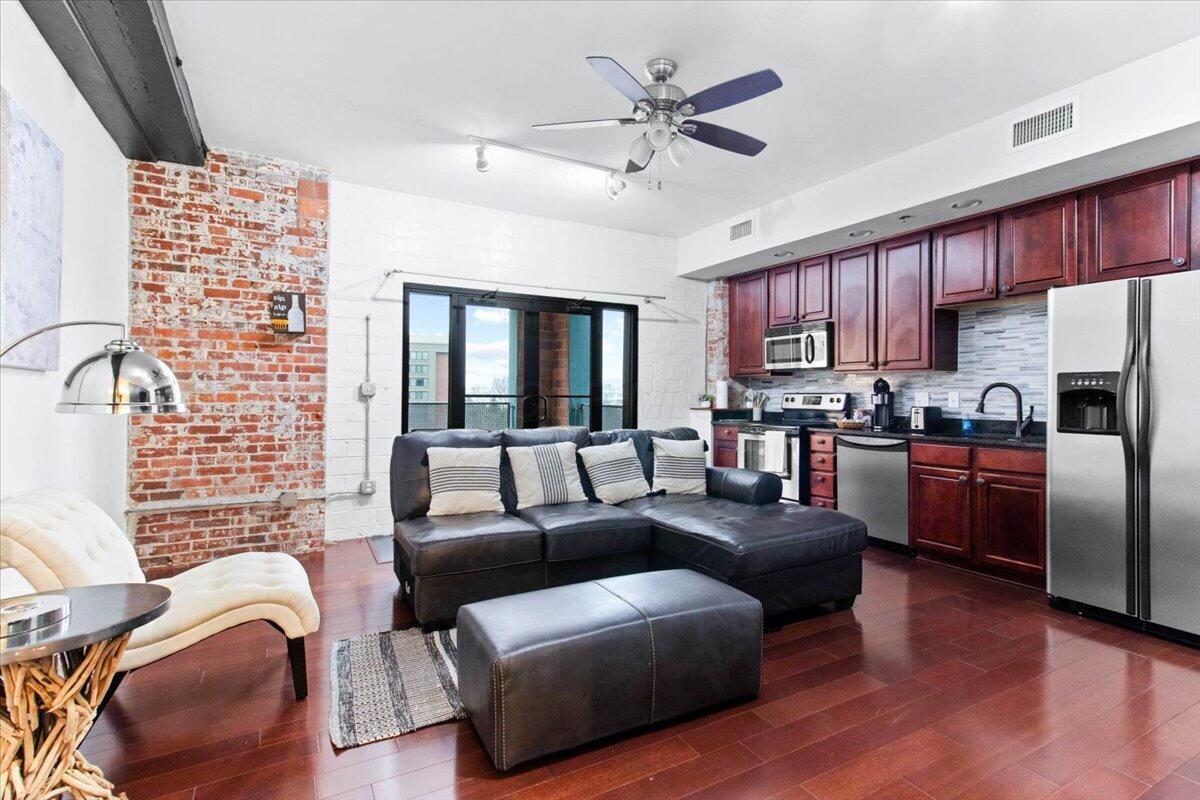 78 E Chestnut Street, 507 Property Photo 2