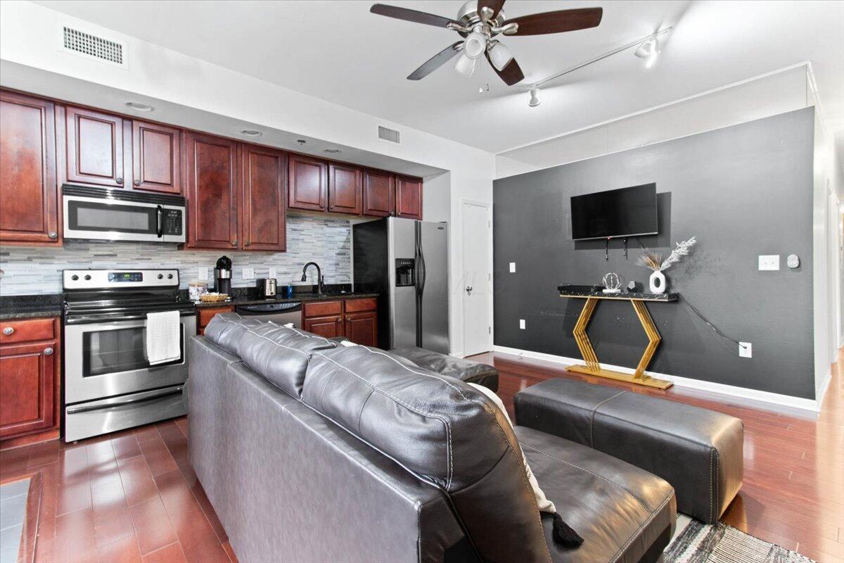 78 E Chestnut Street, 507 Property Photo 8