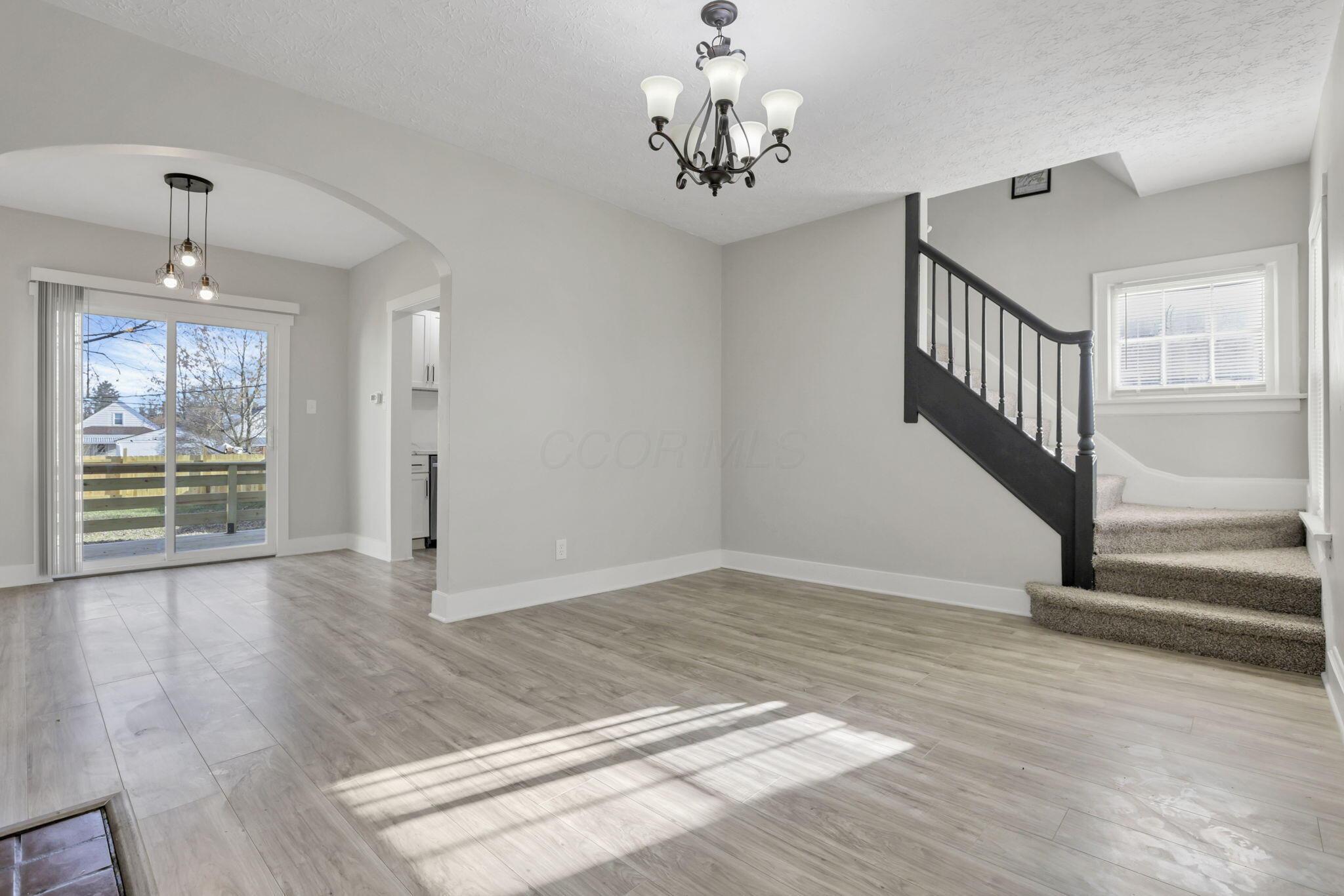 724 S Ogden Avenue Property Photo 6