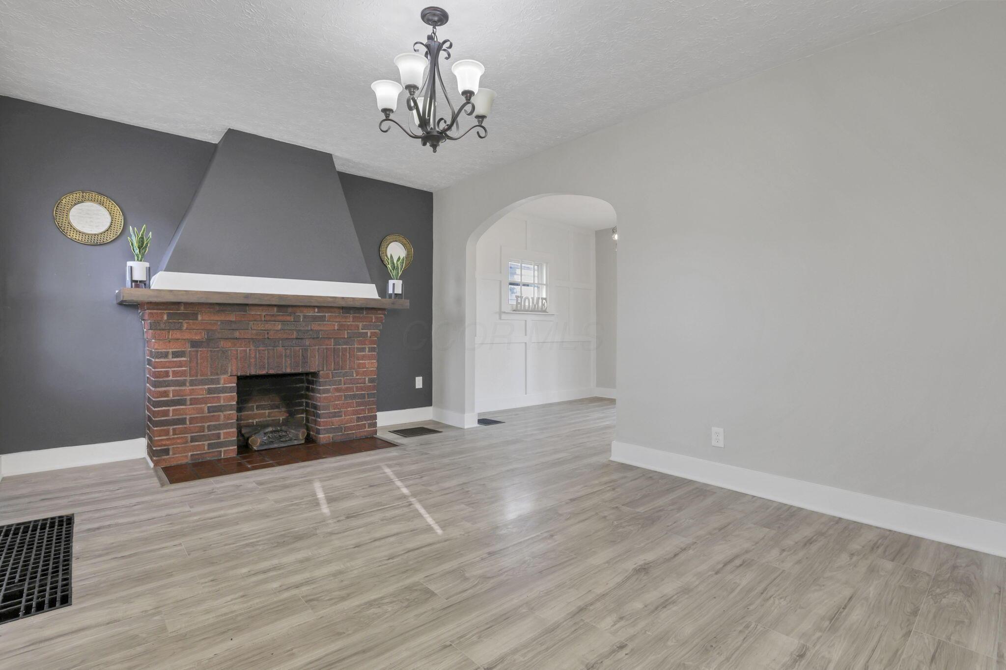 724 S Ogden Avenue Property Photo 8