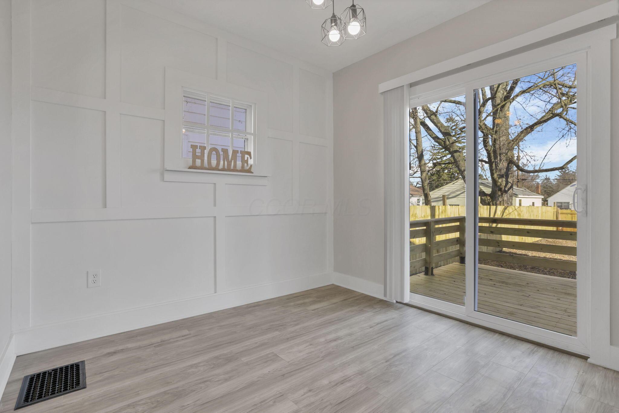 724 S Ogden Avenue Property Photo 12