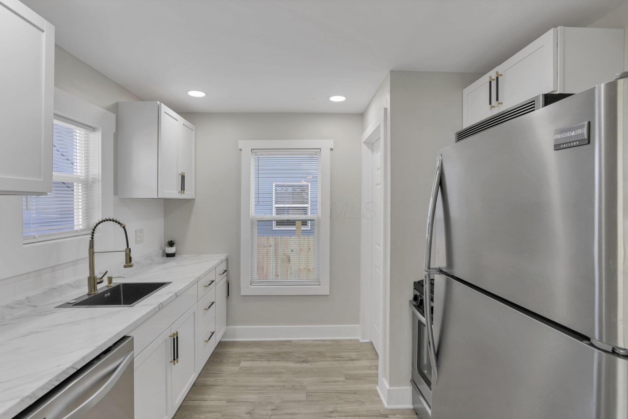 724 S Ogden Avenue Property Photo 15