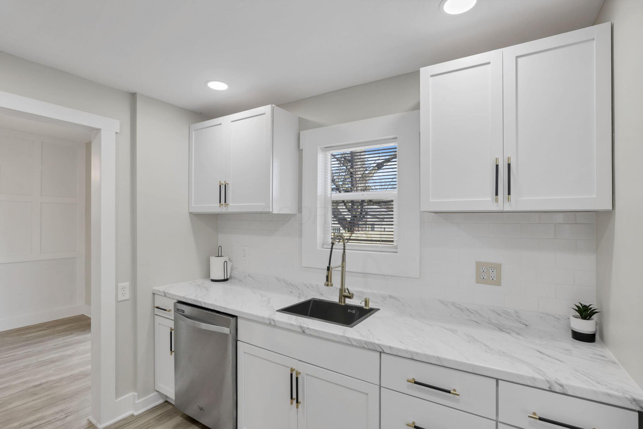 724 S Ogden Avenue Property Photo 16