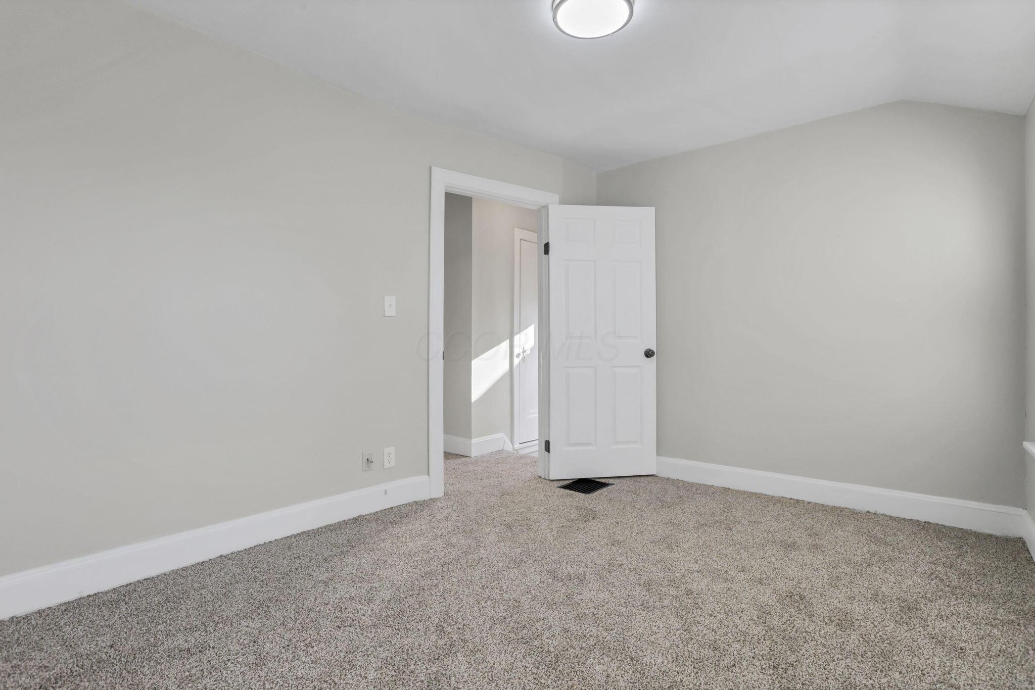 724 S Ogden Avenue Property Photo 21