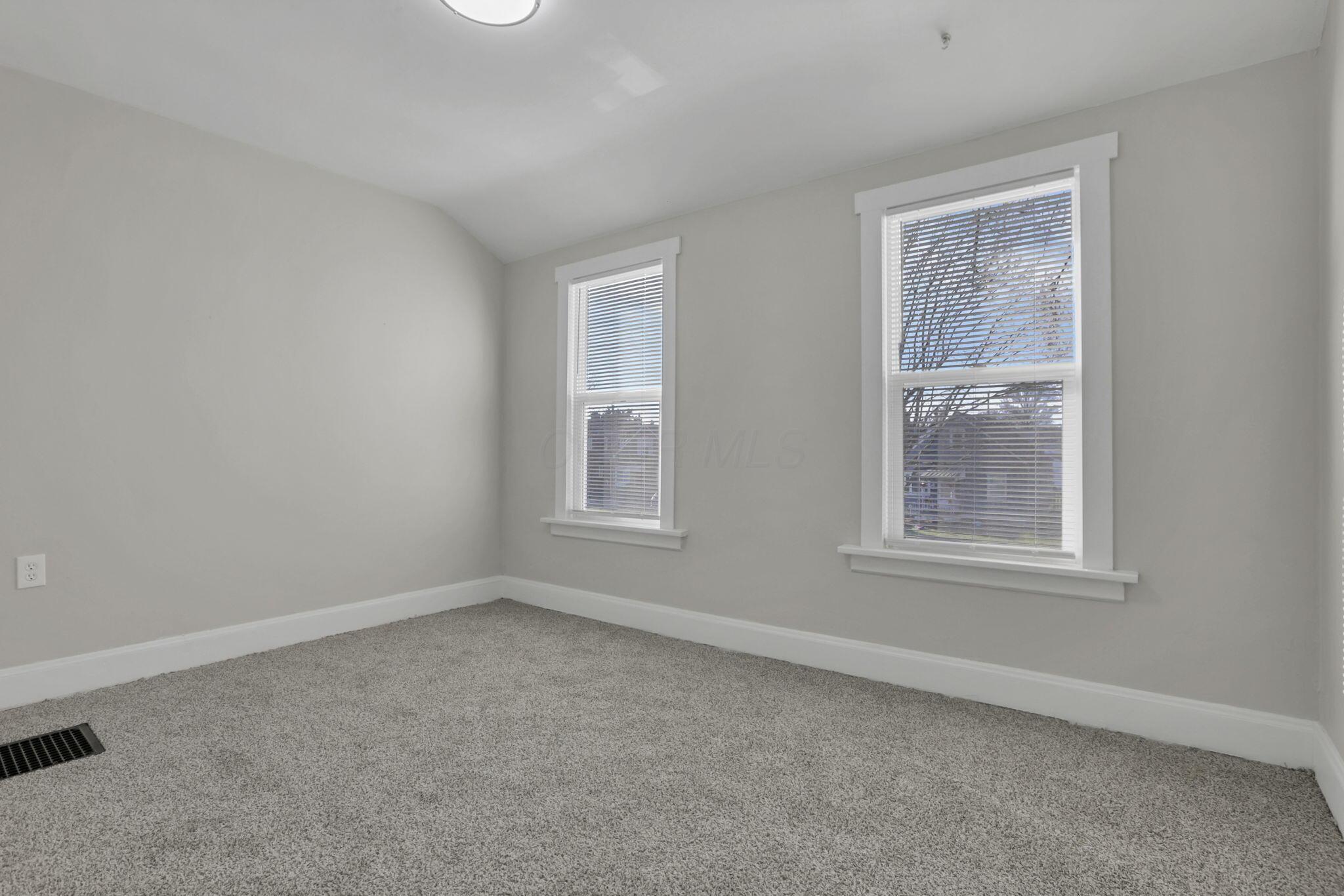 724 S Ogden Avenue Property Photo 22