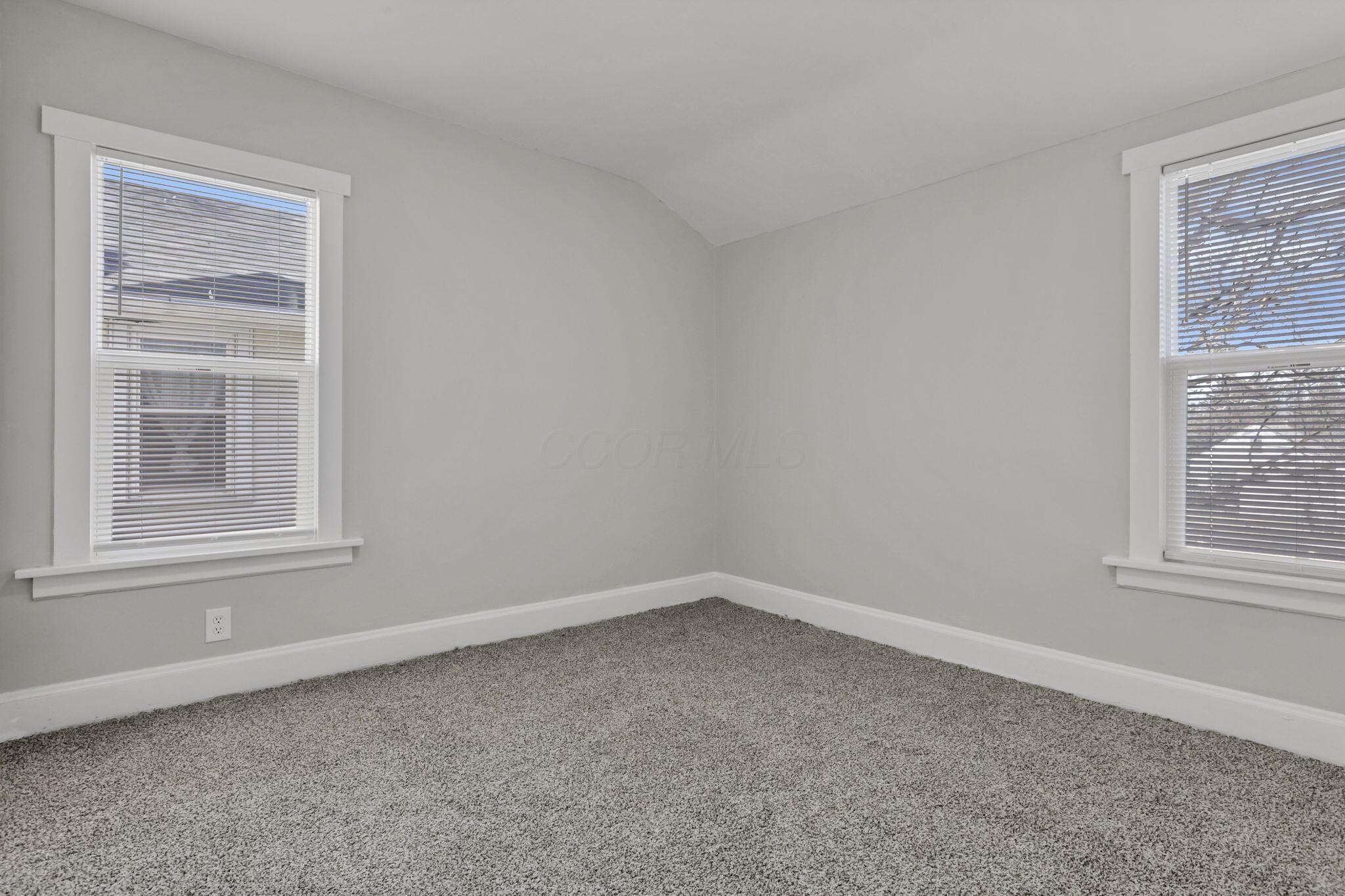 724 S Ogden Avenue Property Photo 23