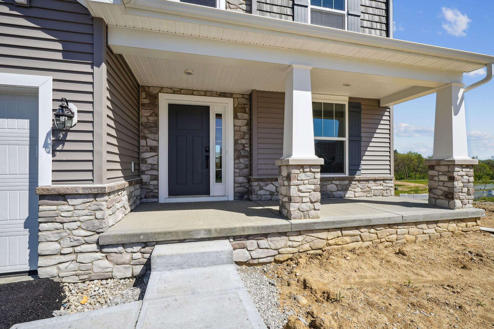 1088 Quarry Oak Drive Property Photo 3