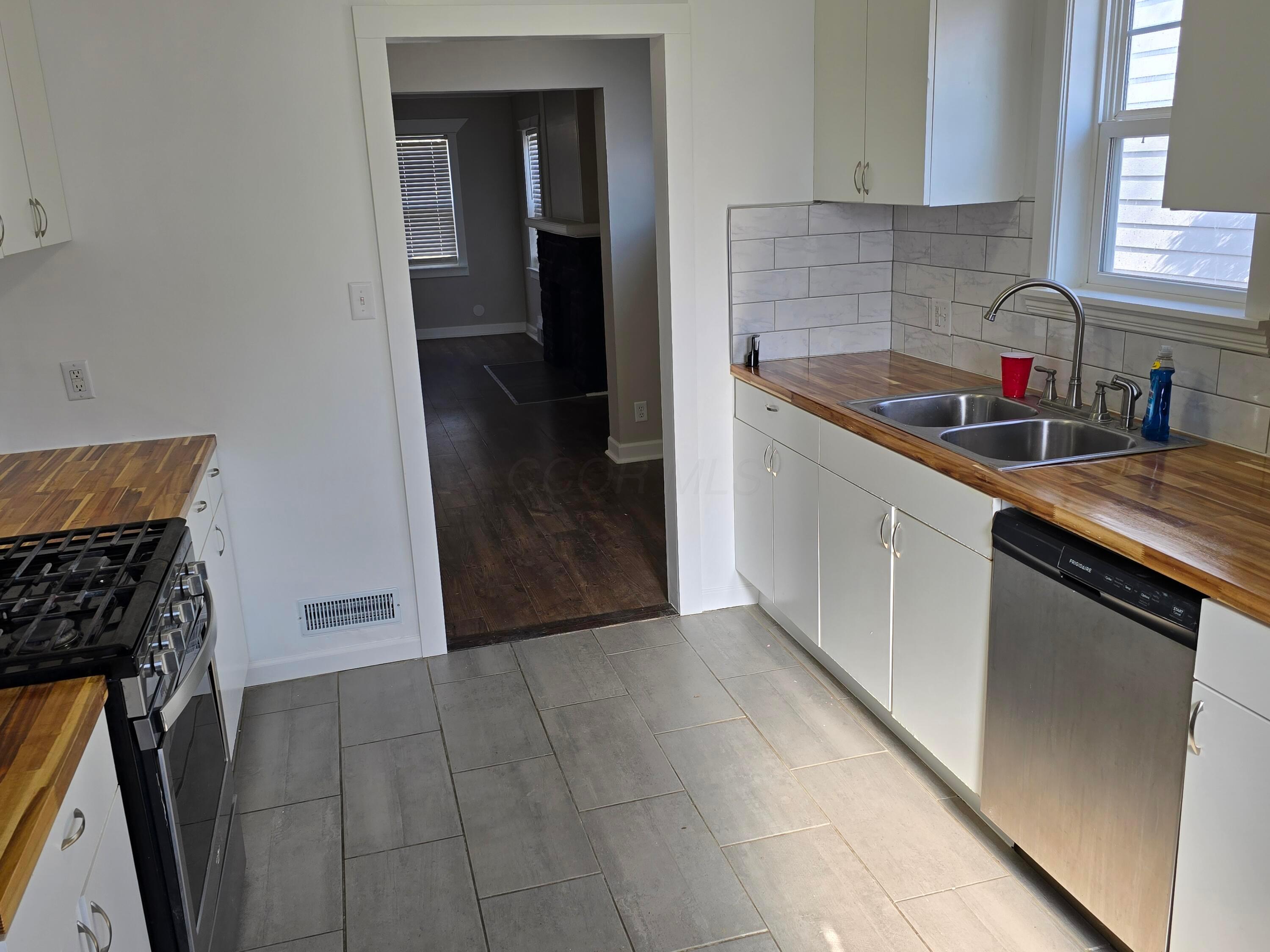 1341 E Hudson Street Property Photo 6