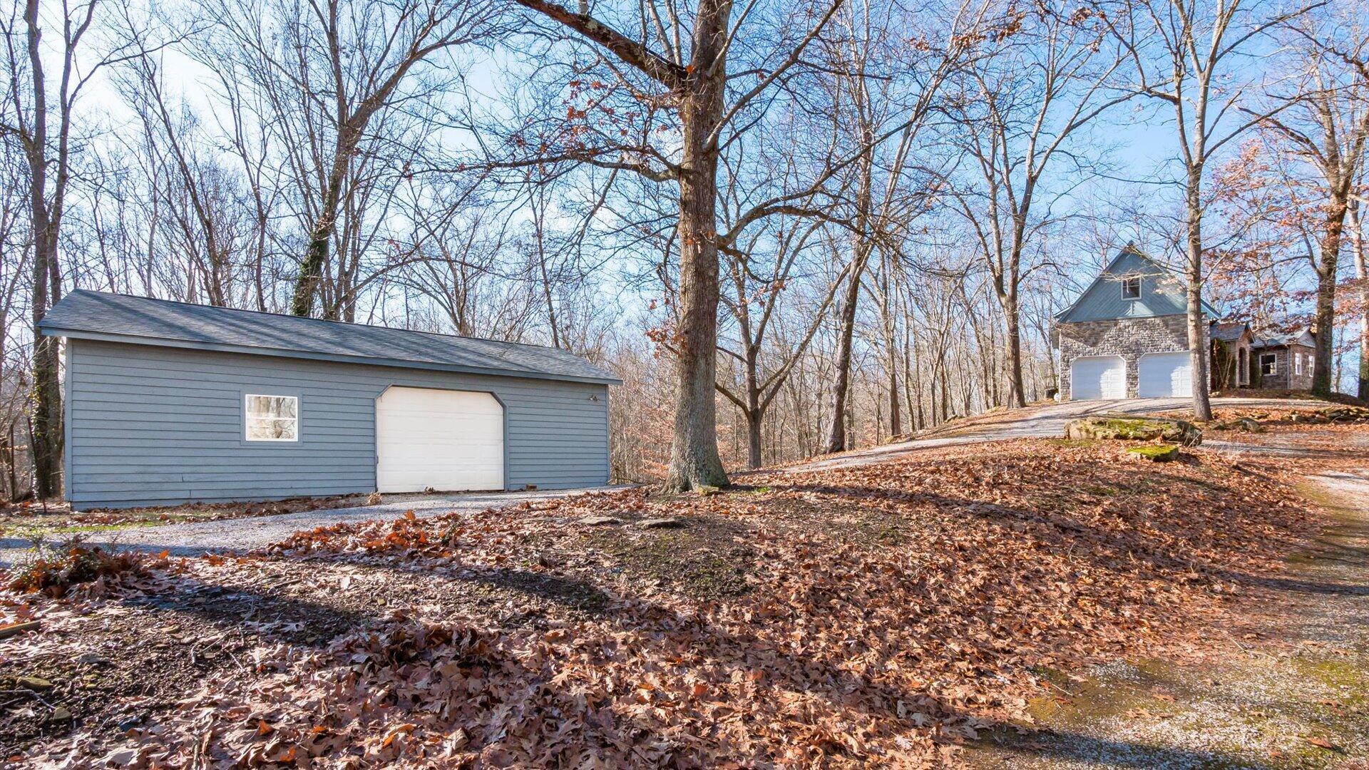 18988 Claypool Road Property Photo 4