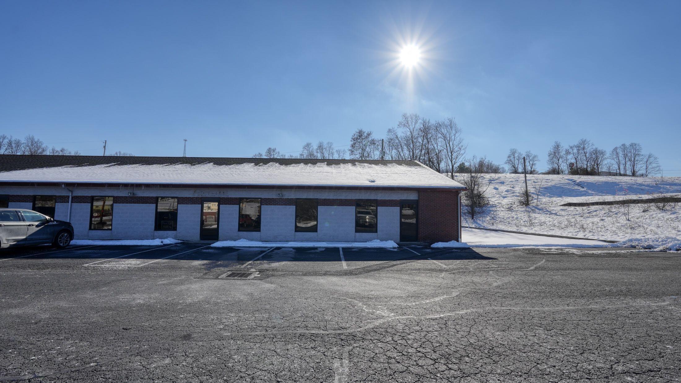 2560 Maysville Pike Property Photo 2