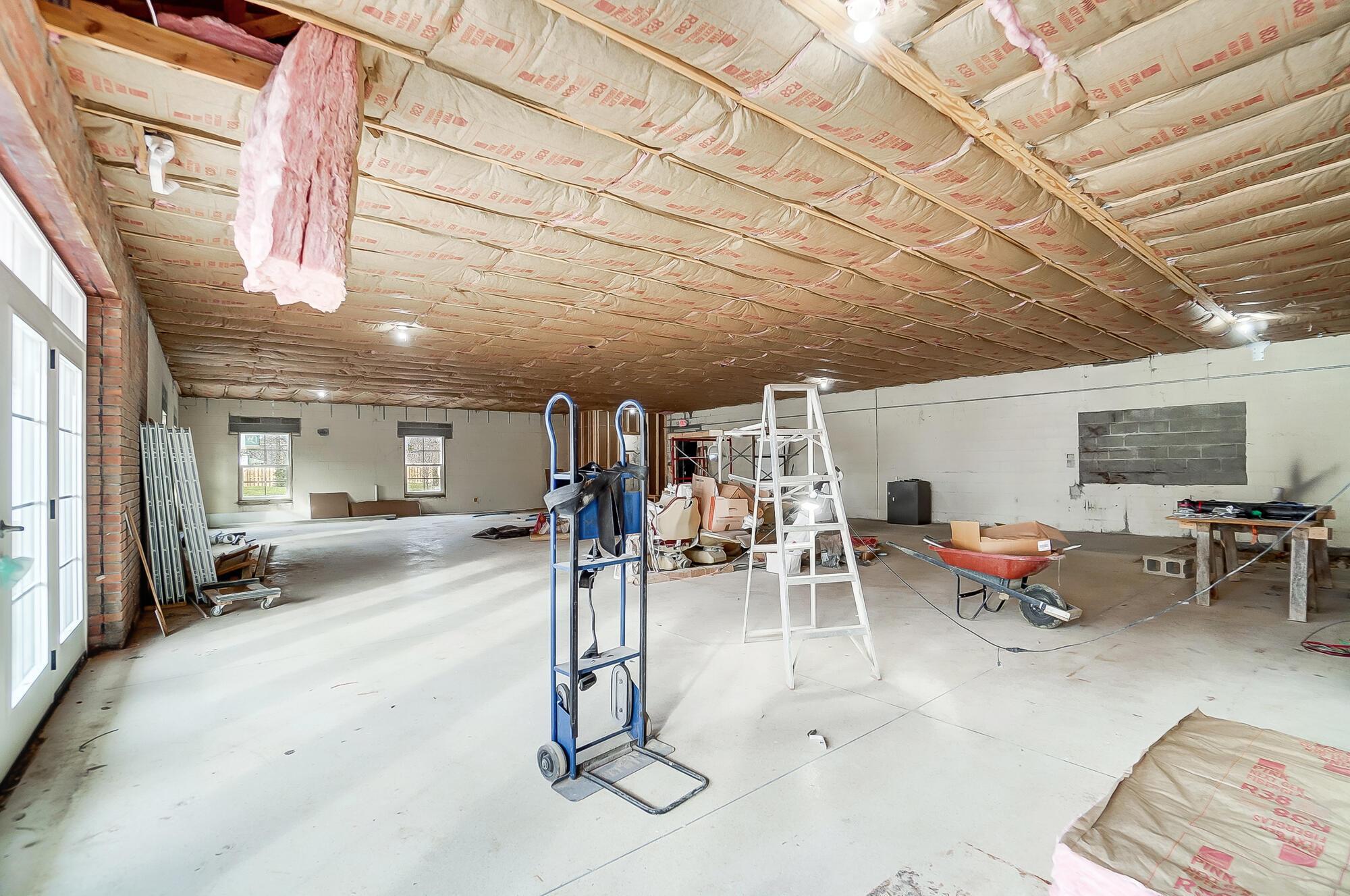 1310 E Walnut Street Property Photo 6
