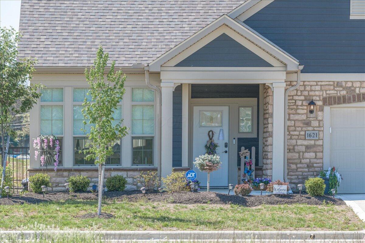 1621 E Waterside Drive Property Photo 3