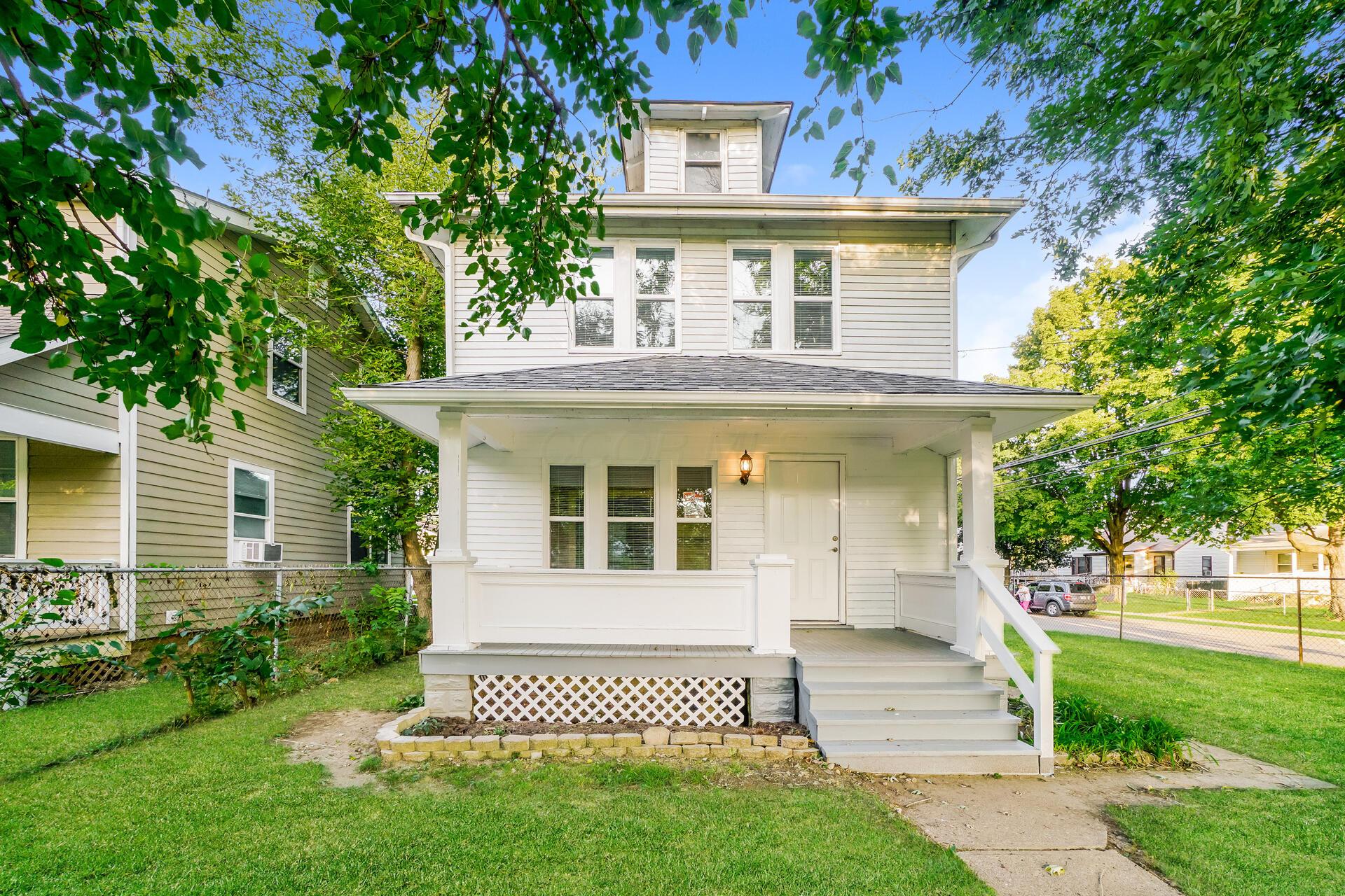 221 Columbian Avenue Property Photo 1