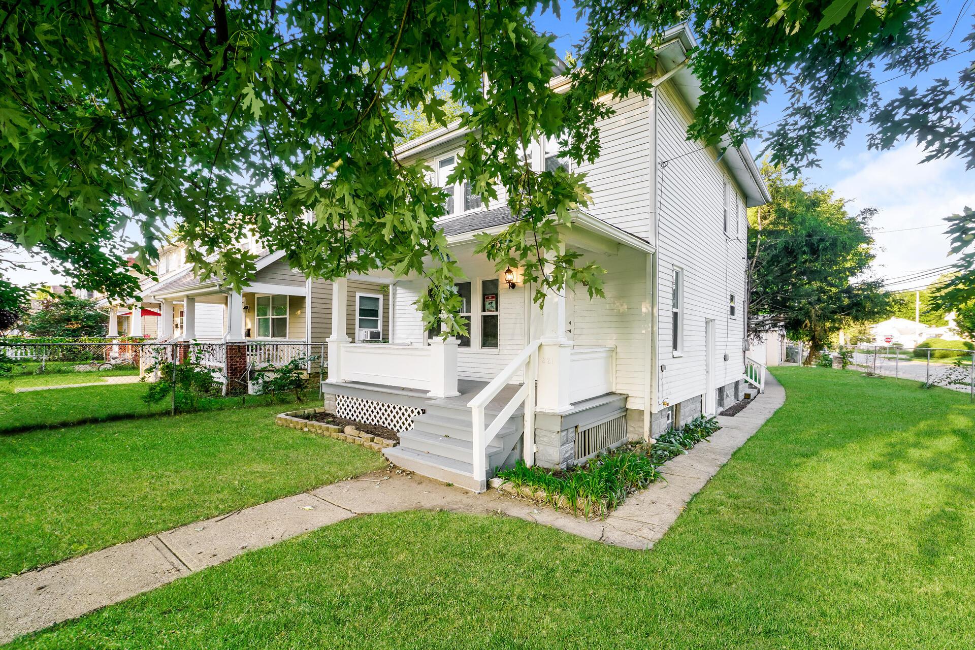 221 Columbian Avenue Property Photo 2