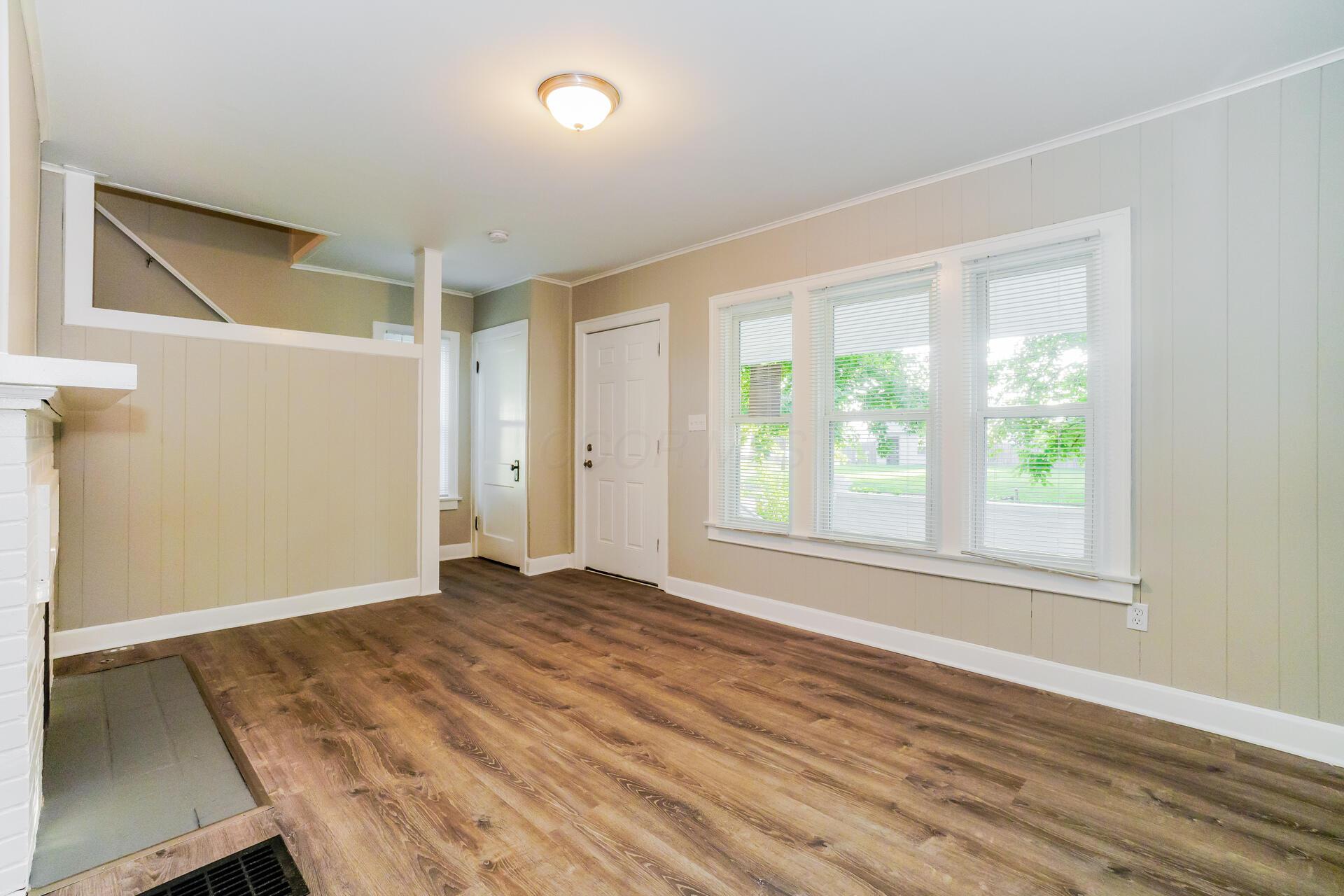 221 Columbian Avenue Property Photo 3
