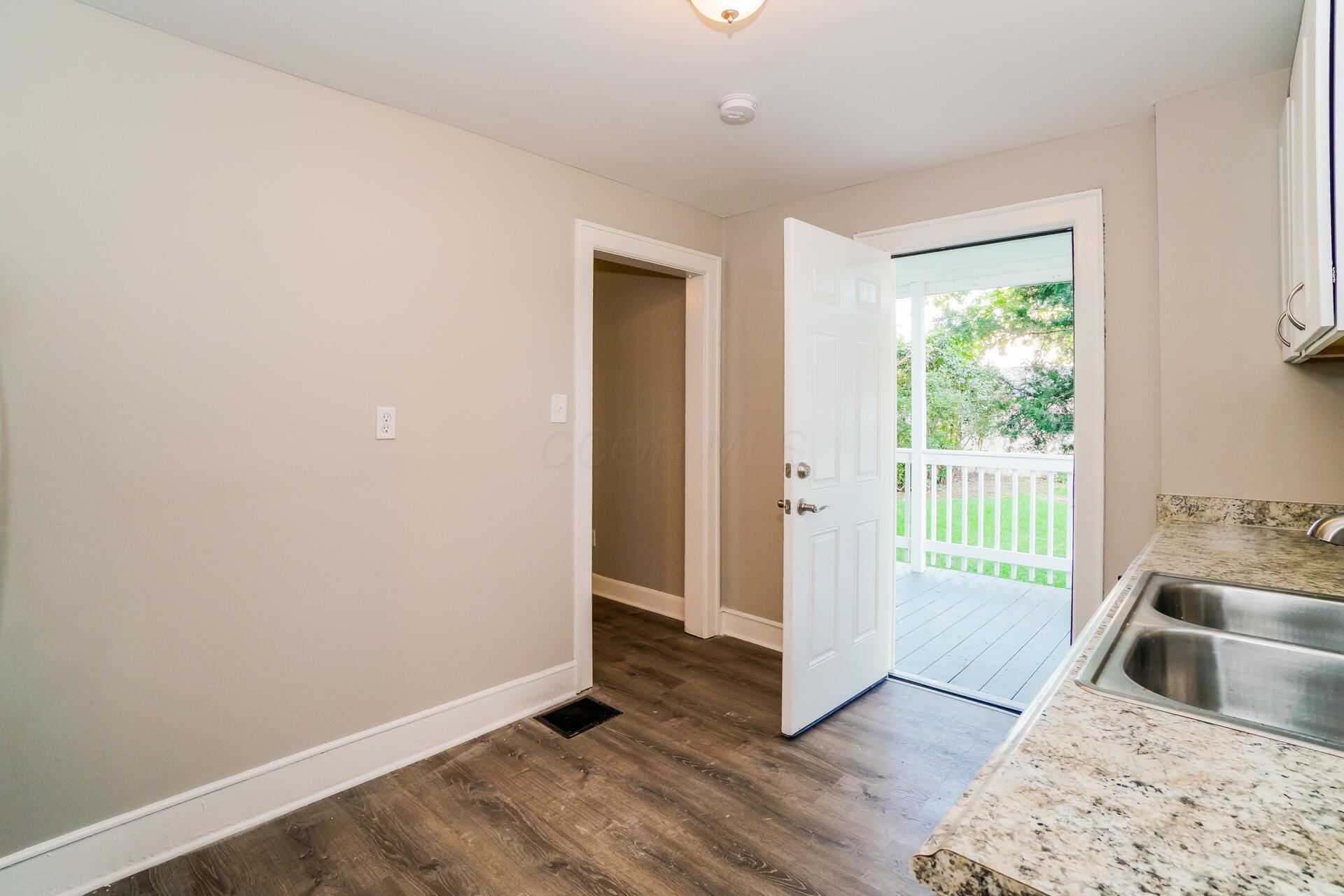 221 Columbian Avenue Property Photo 8