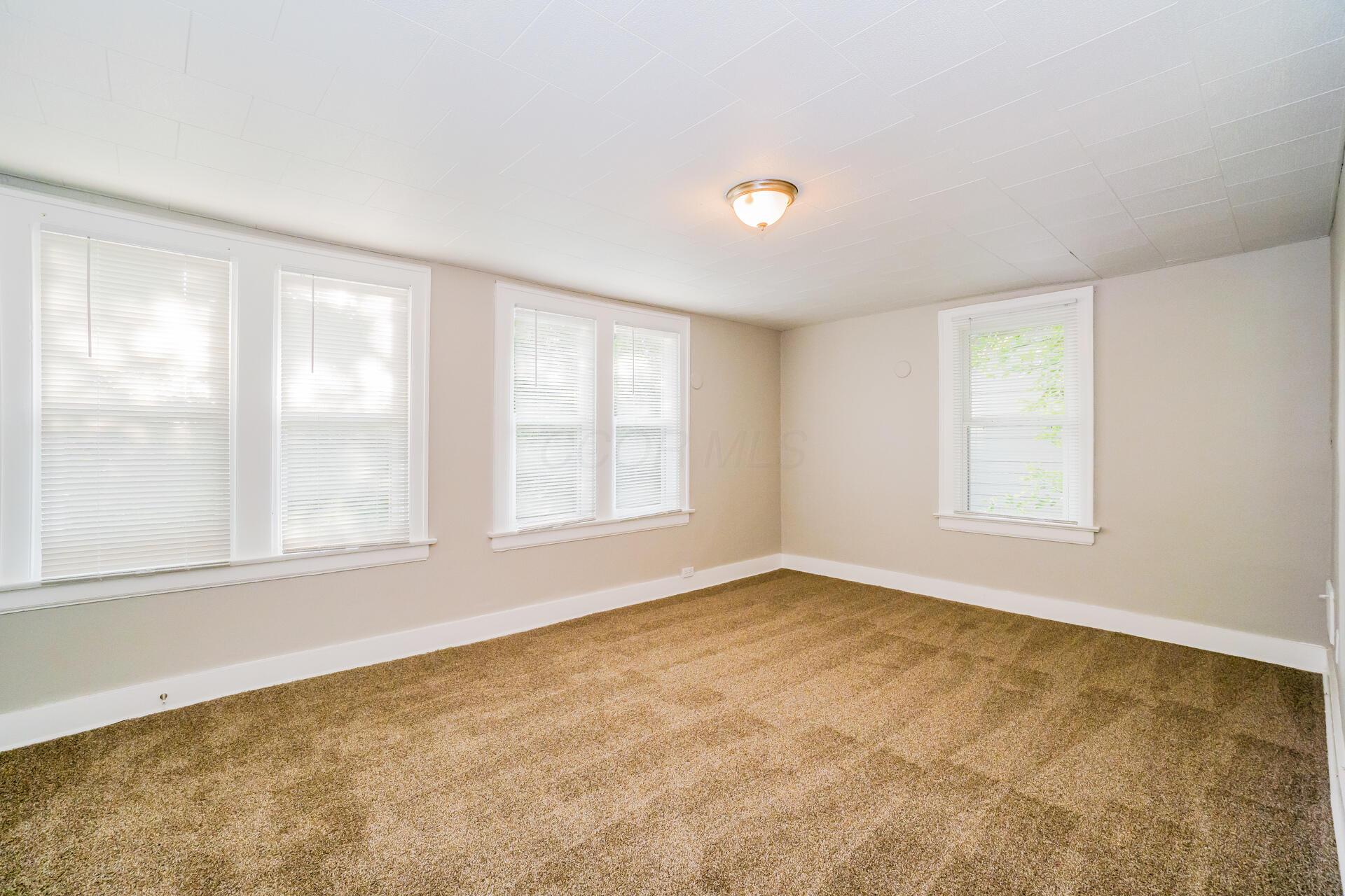 221 Columbian Avenue Property Photo 10
