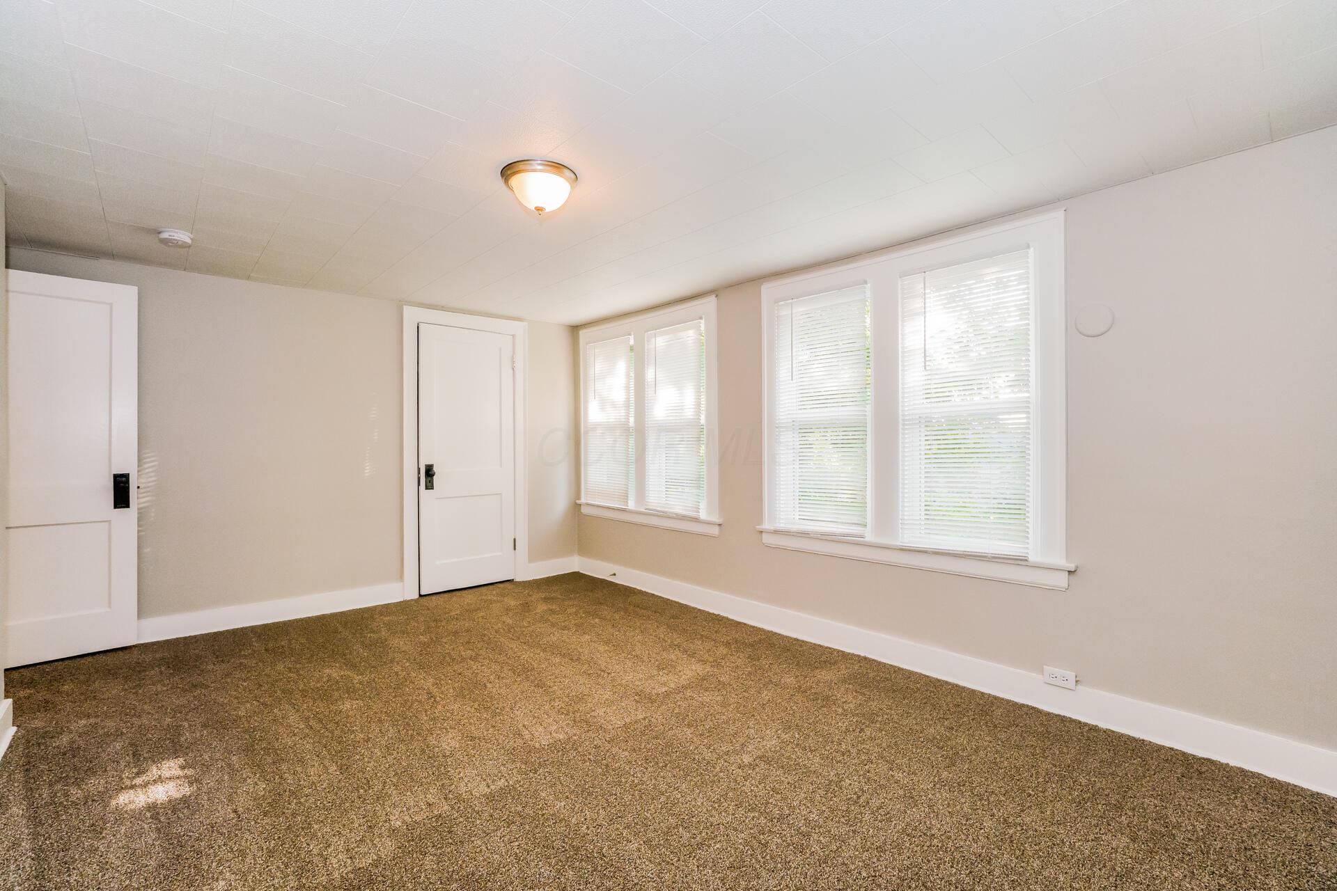 221 Columbian Avenue Property Photo 11