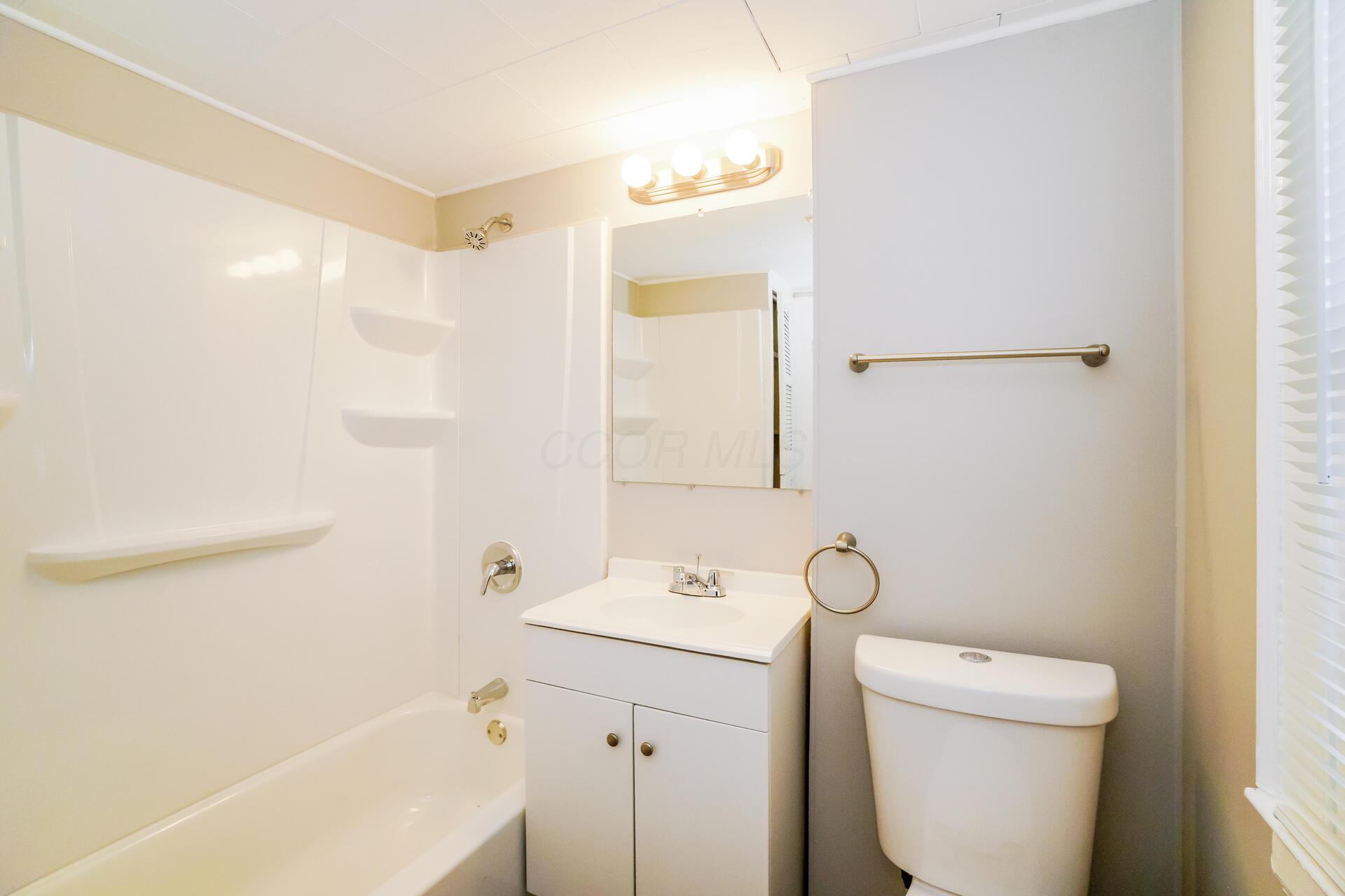 221 Columbian Avenue Property Photo 12