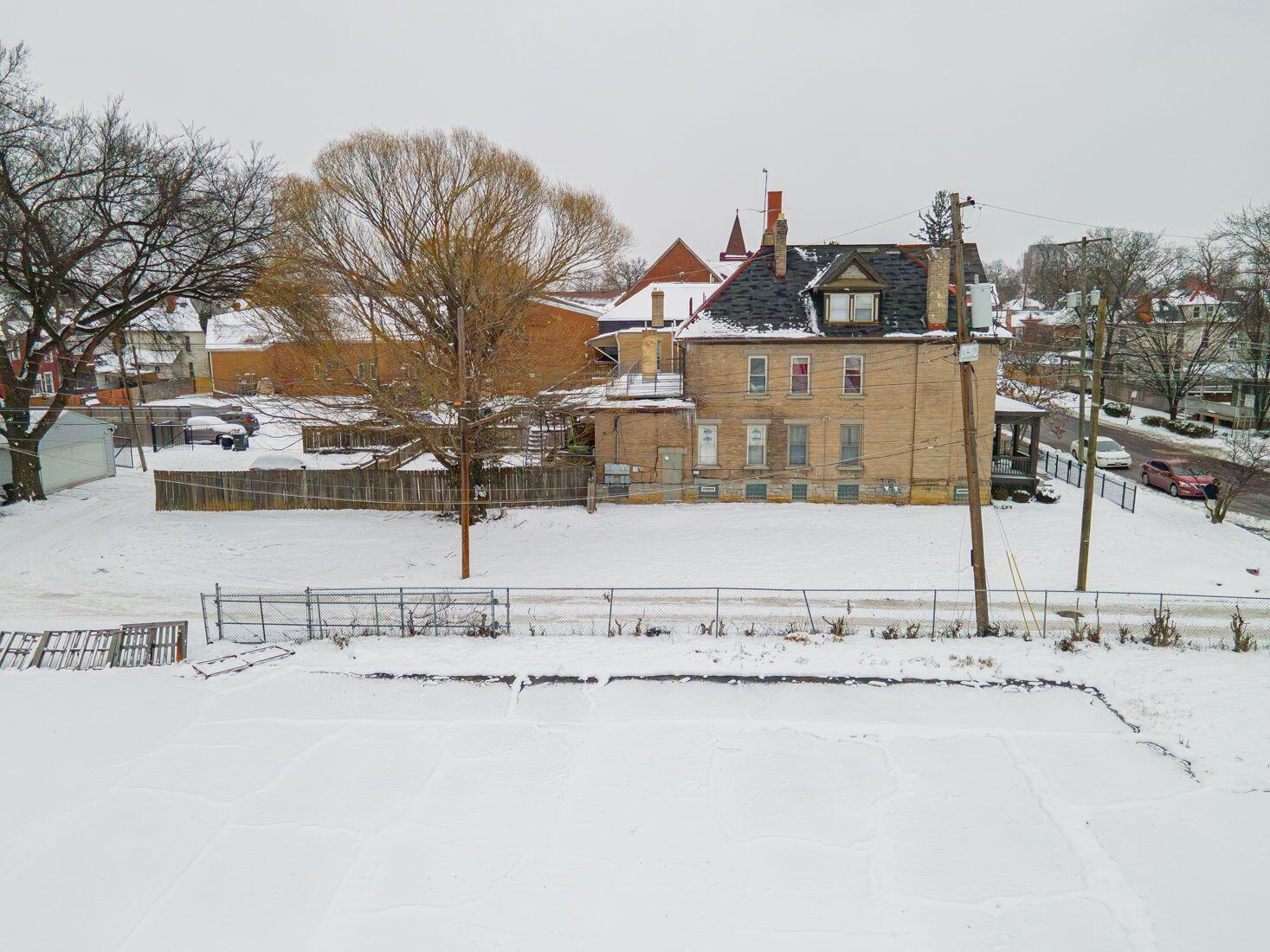 1258 E Oak Street Property Photo 7