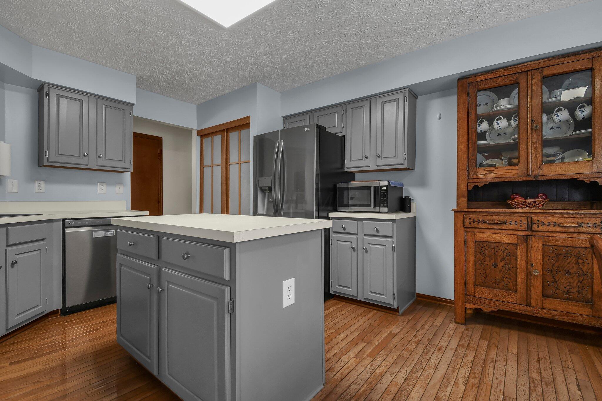 5417 Wolf Run Drive Property Photo 11
