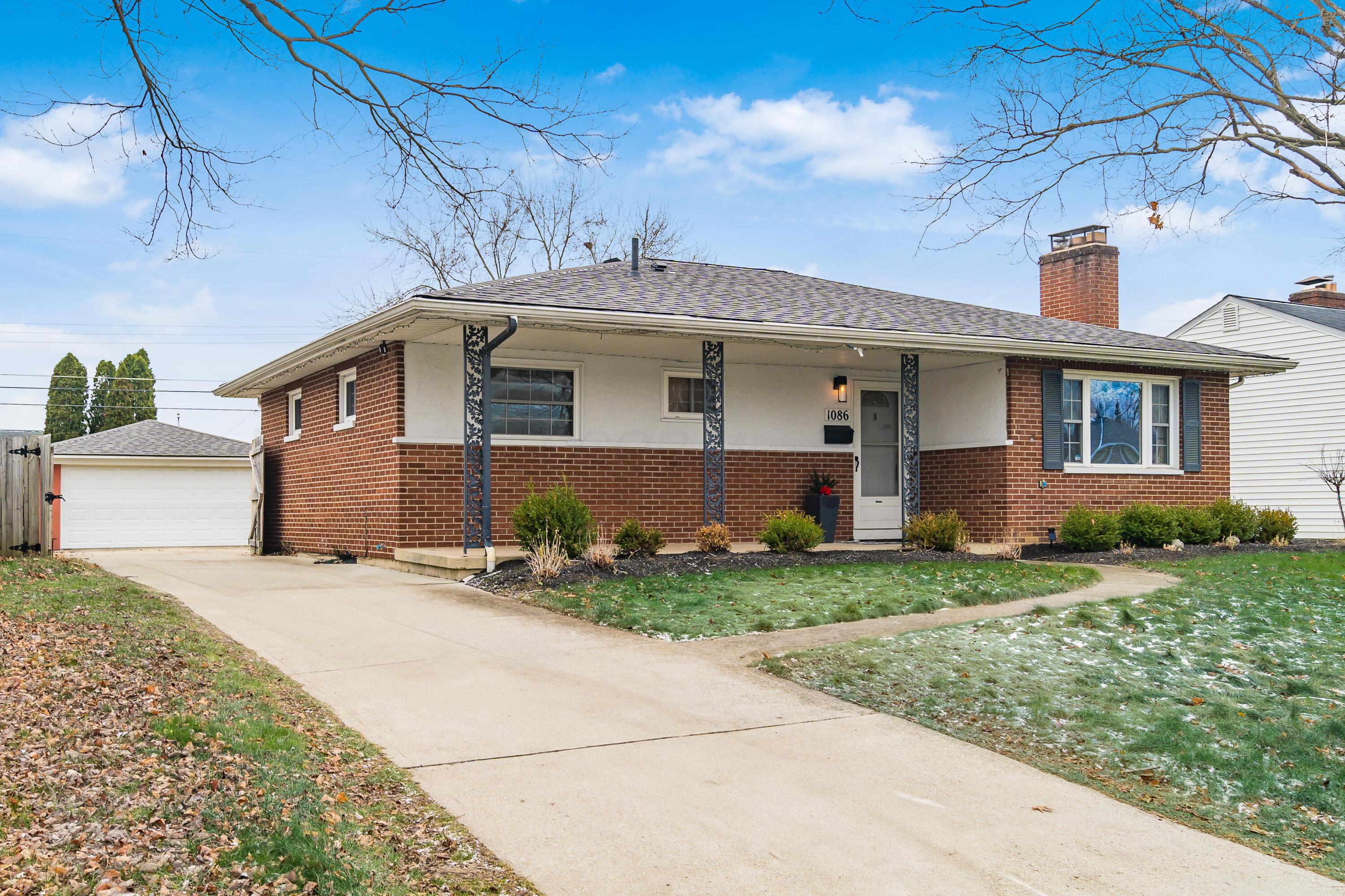 1086 Wiltshire Road Property Photo 2